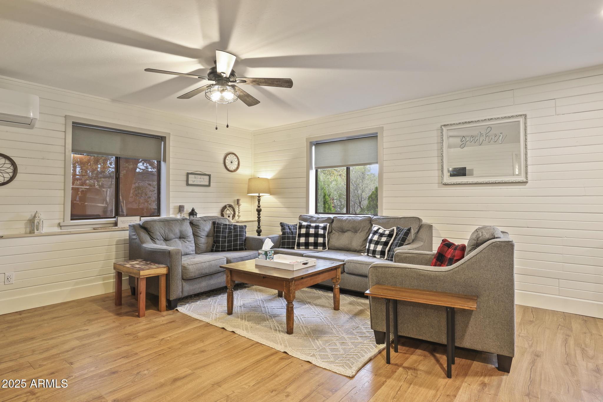 811 S RIDGEWAY Street