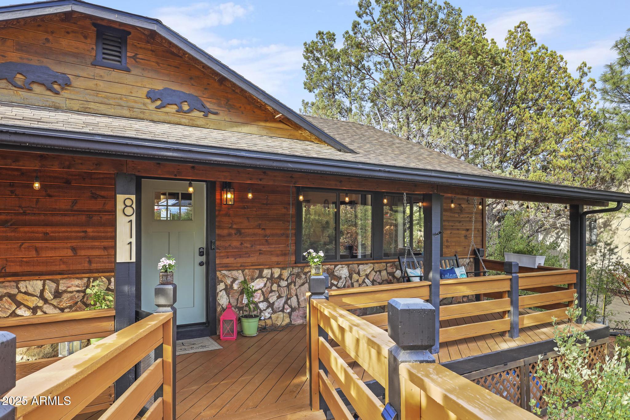 811 S RIDGEWAY Street