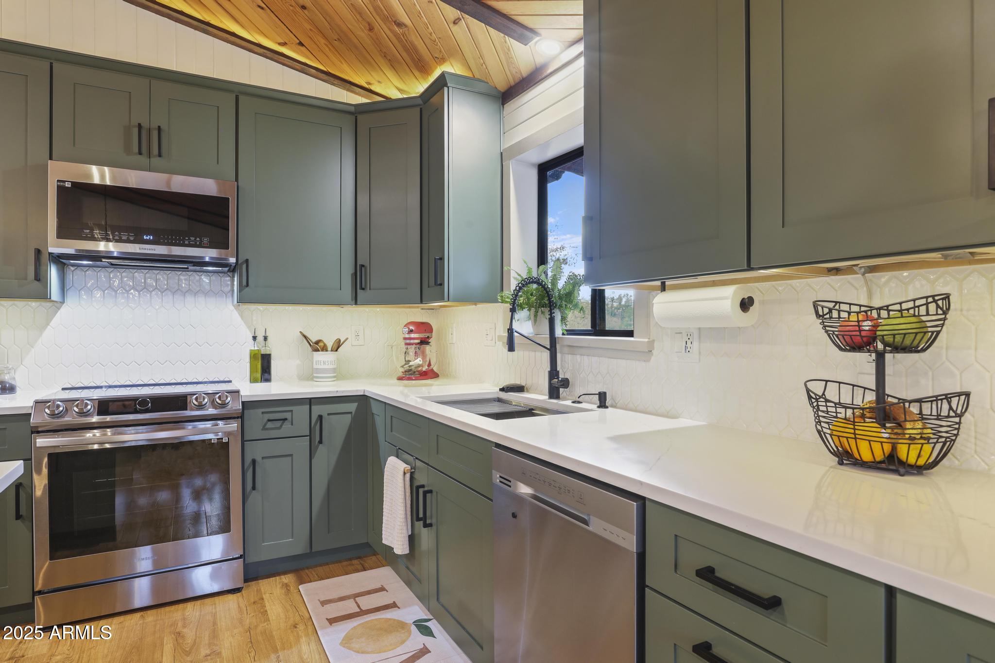 811 S RIDGEWAY Street