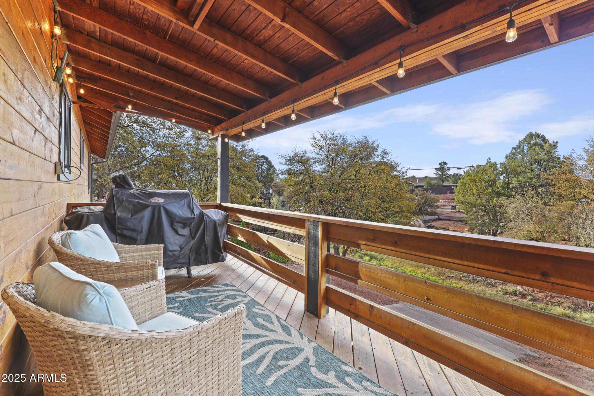 811 S RIDGEWAY Street