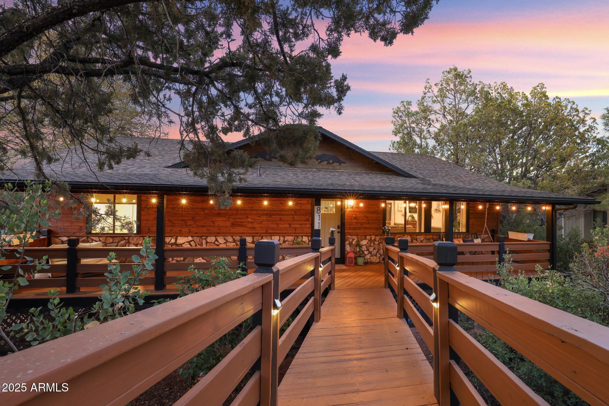 811 S RIDGEWAY Street