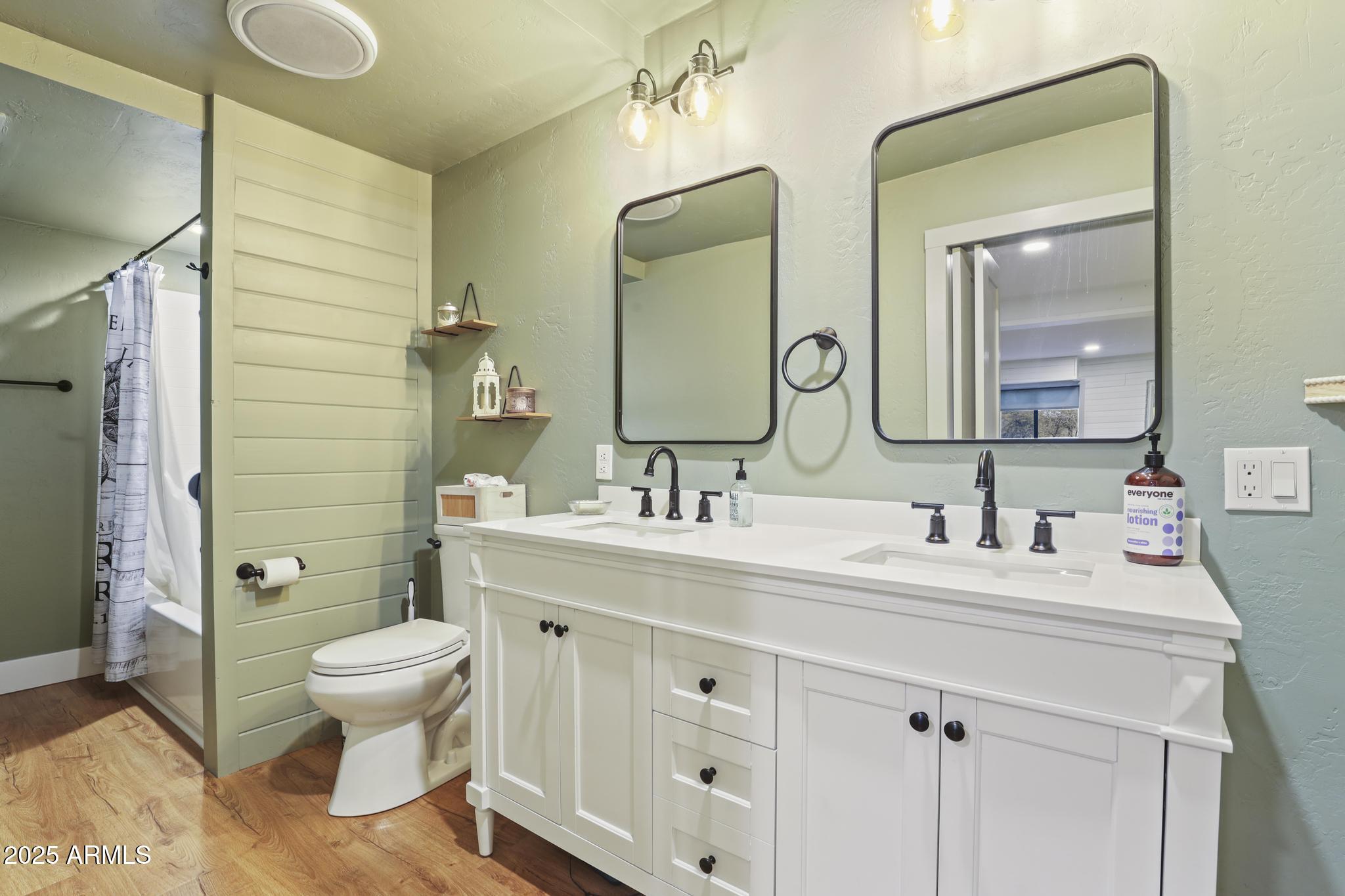 811 S RIDGEWAY Street