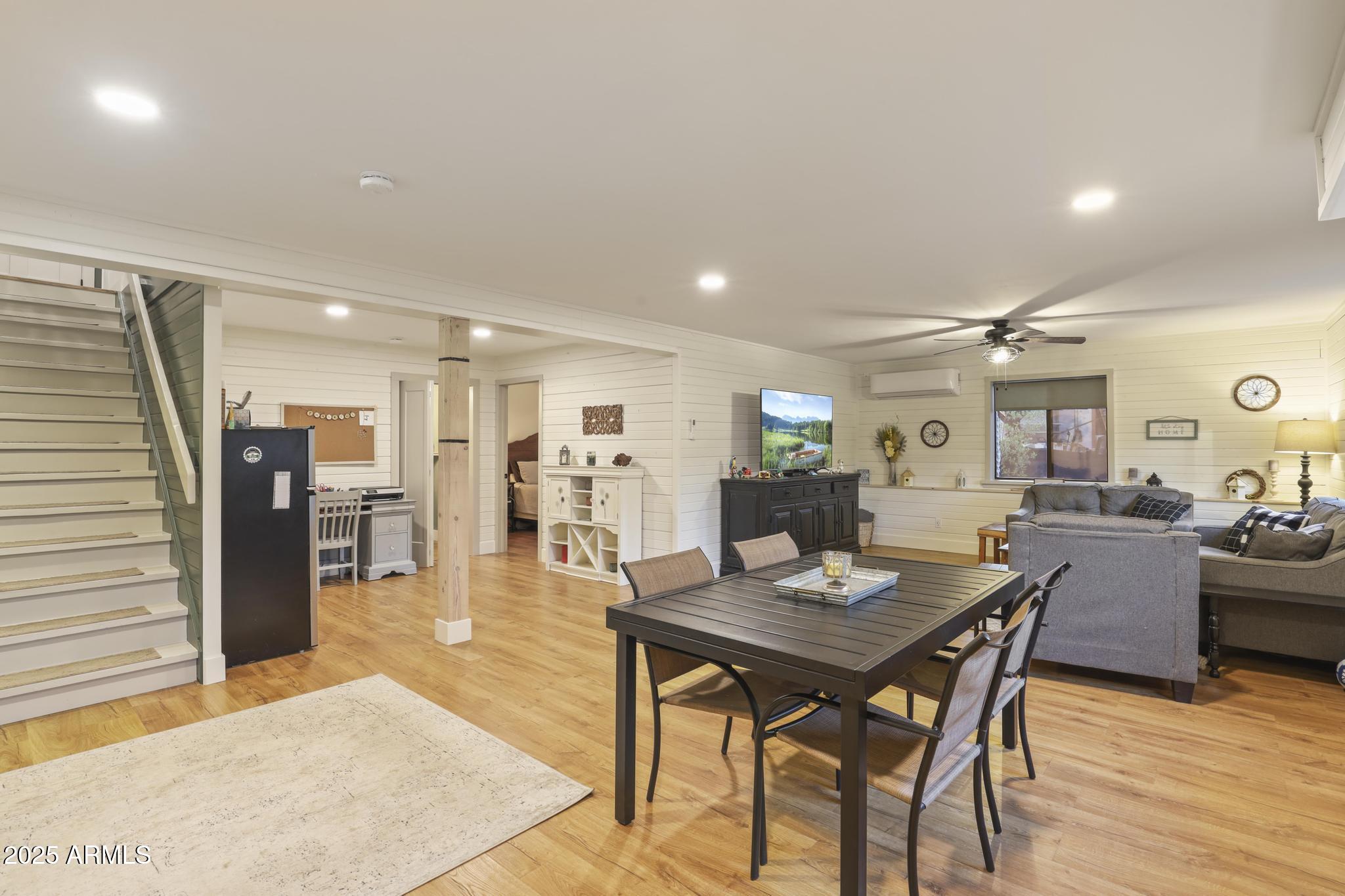 811 S RIDGEWAY Street