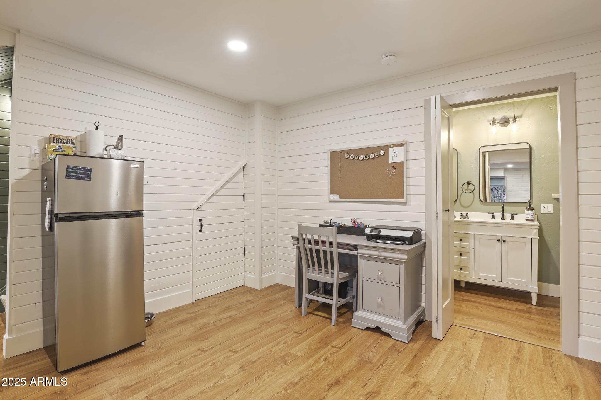 811 S RIDGEWAY Street