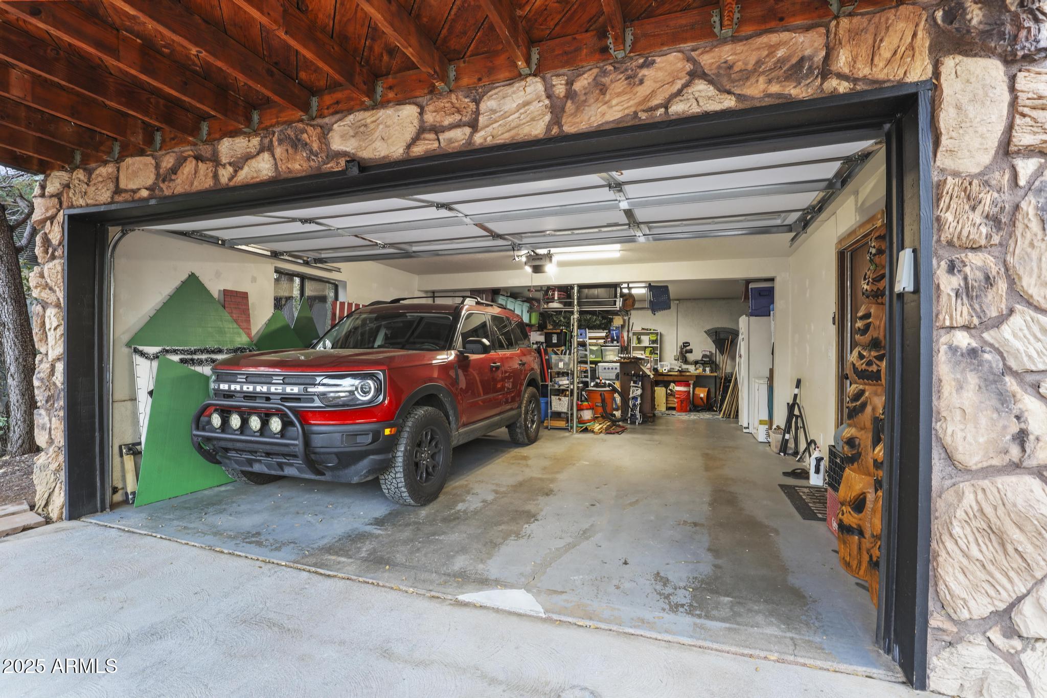 811 S RIDGEWAY Street