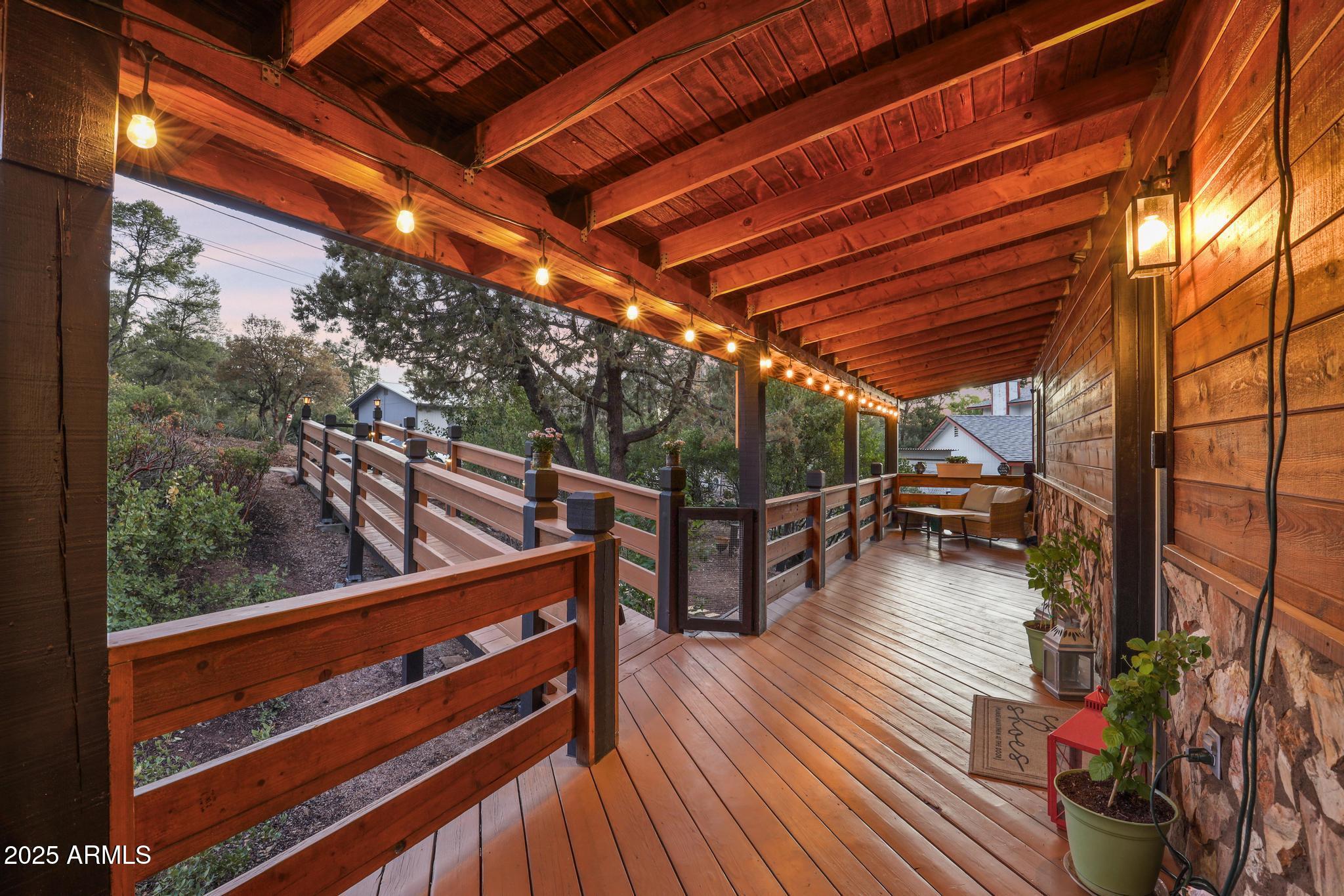 811 S RIDGEWAY Street