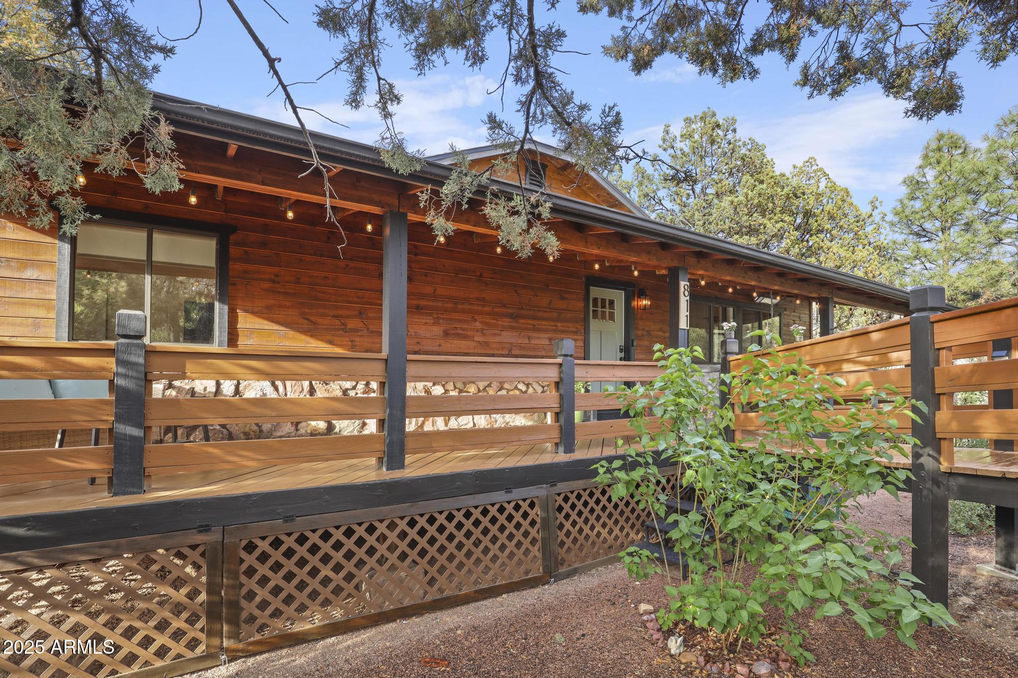 811 S RIDGEWAY Street