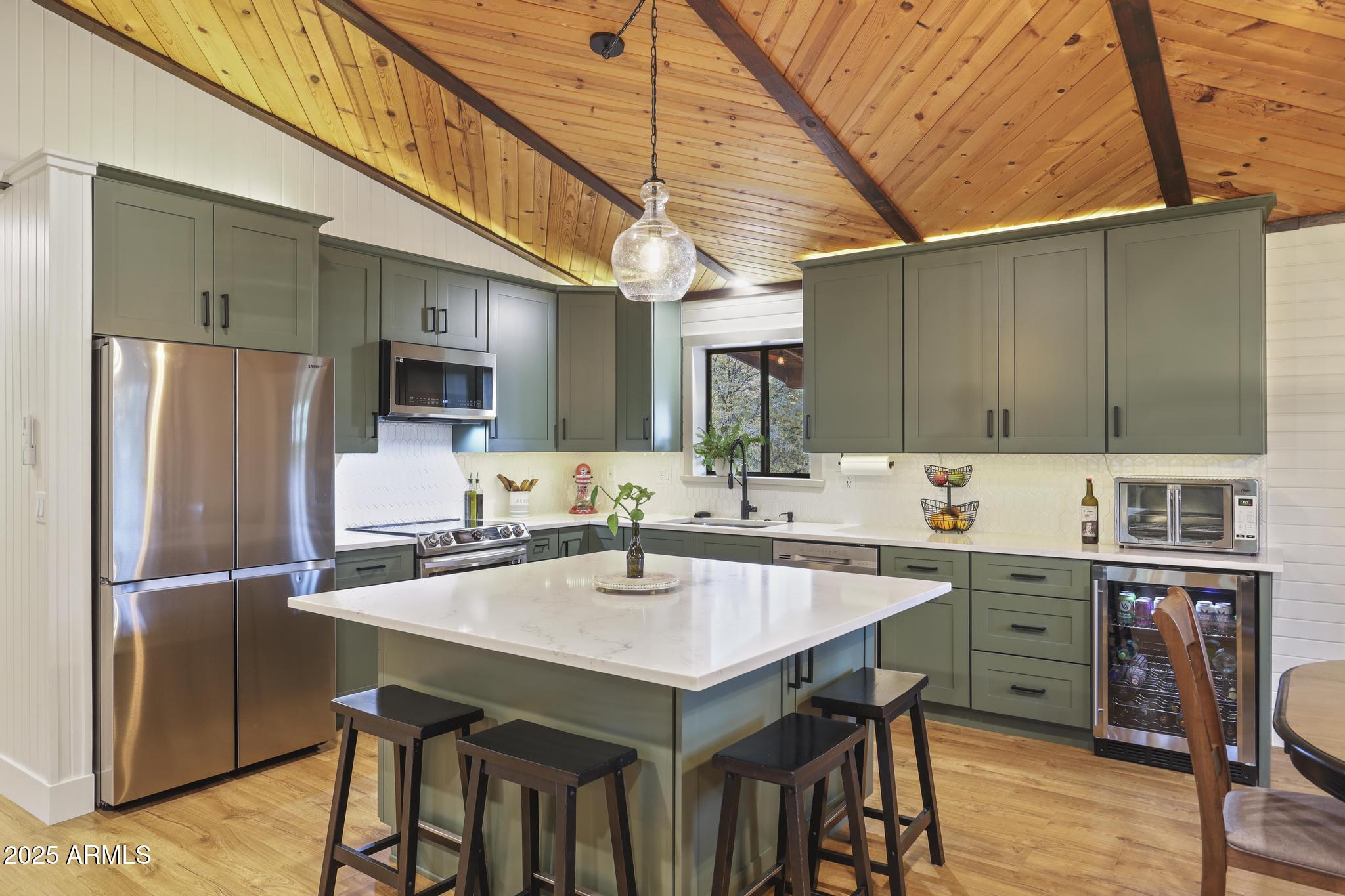 811 S RIDGEWAY Street