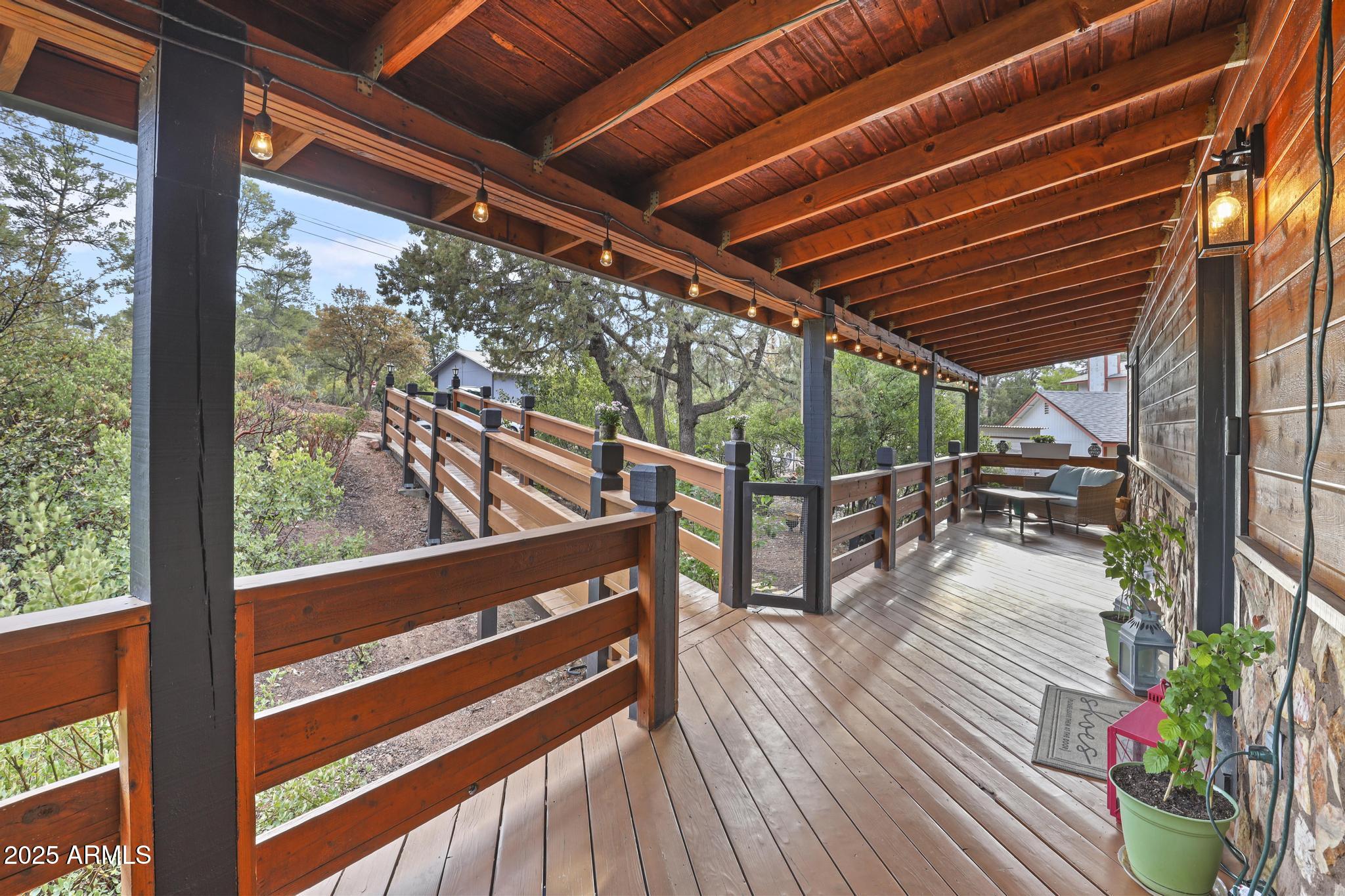 811 S RIDGEWAY Street