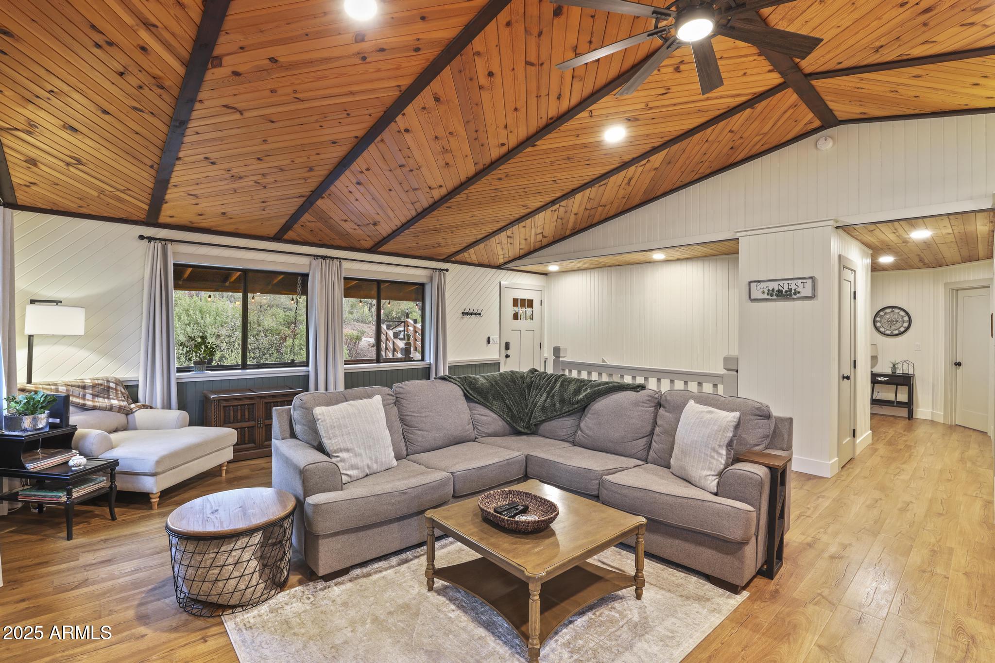 811 S RIDGEWAY Street