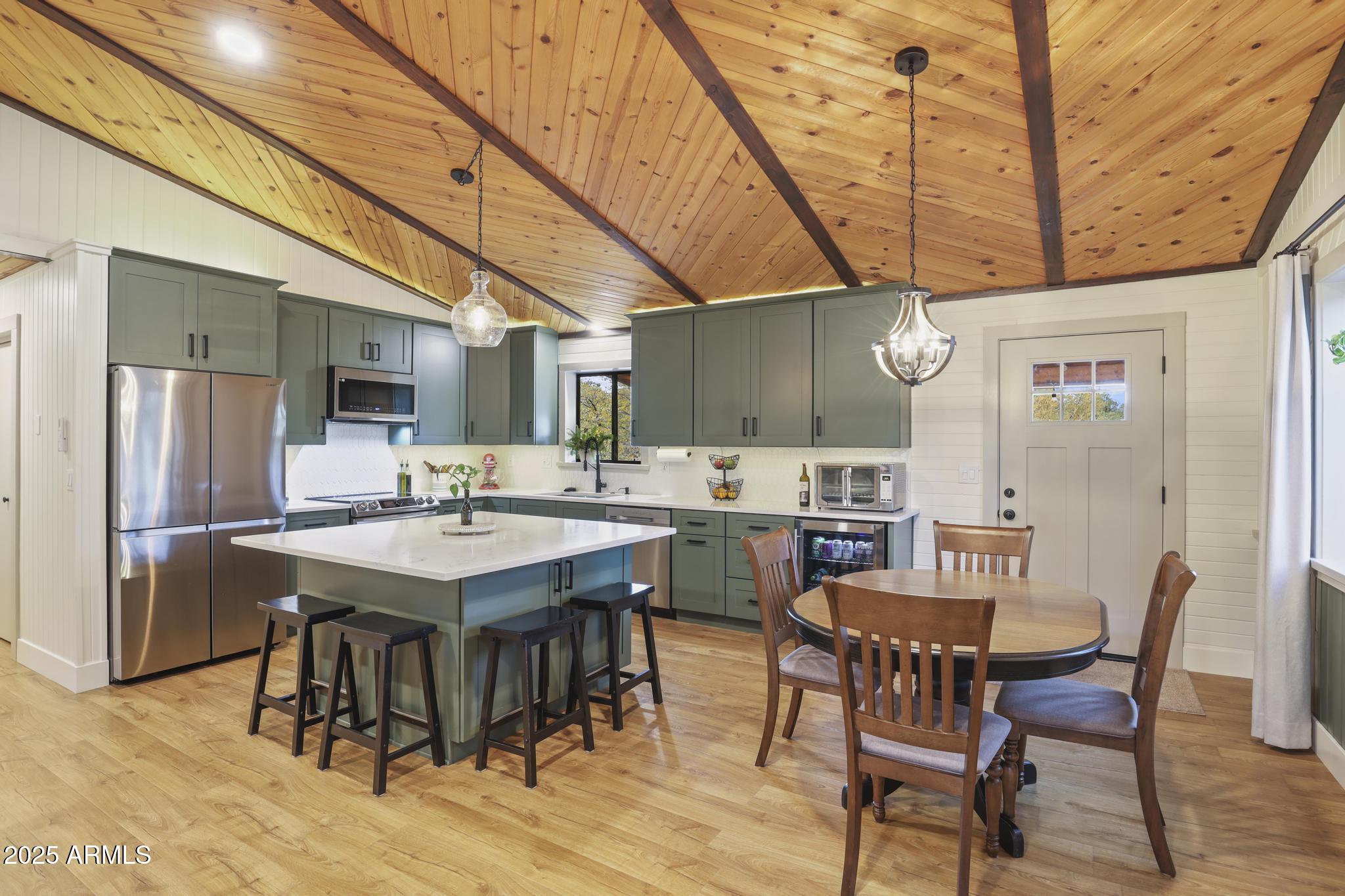 811 S RIDGEWAY Street