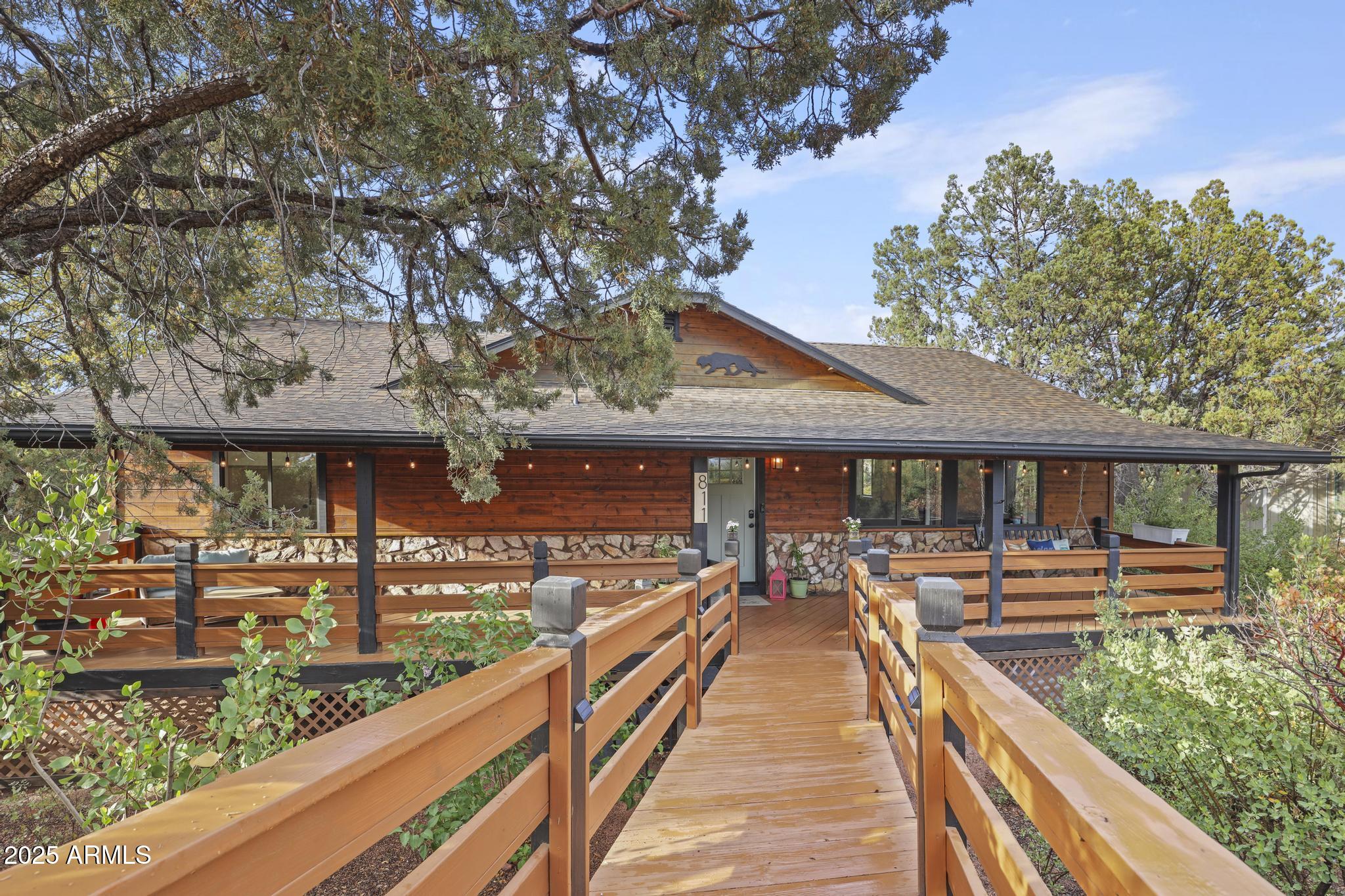 811 S RIDGEWAY Street