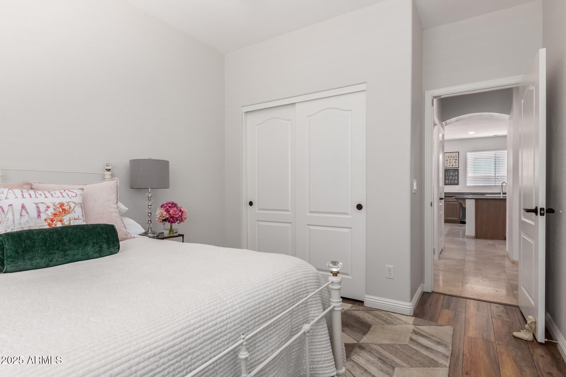 3628 E MEADOWVIEW Drive