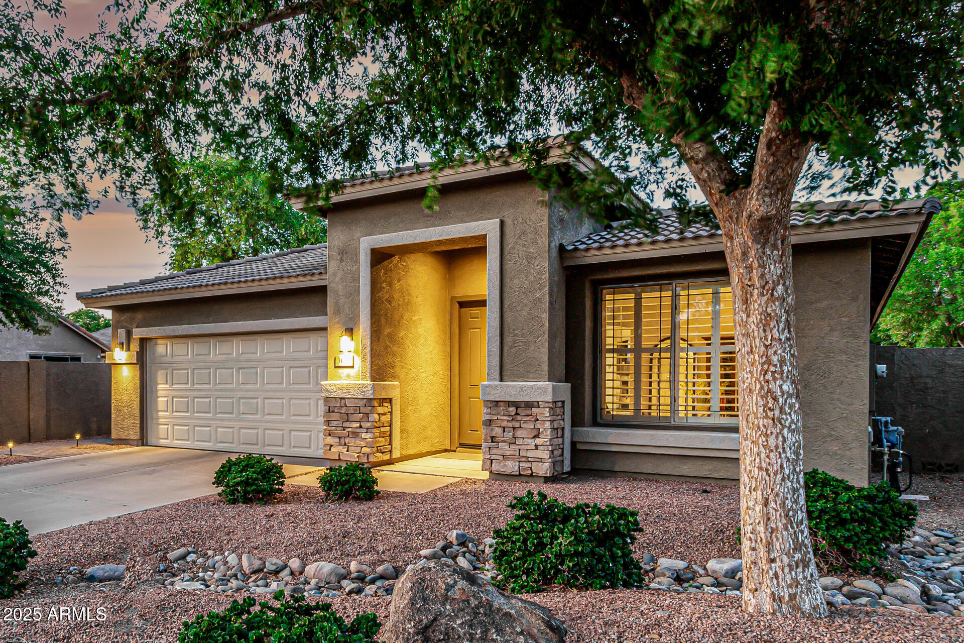 3628 E MEADOWVIEW Drive