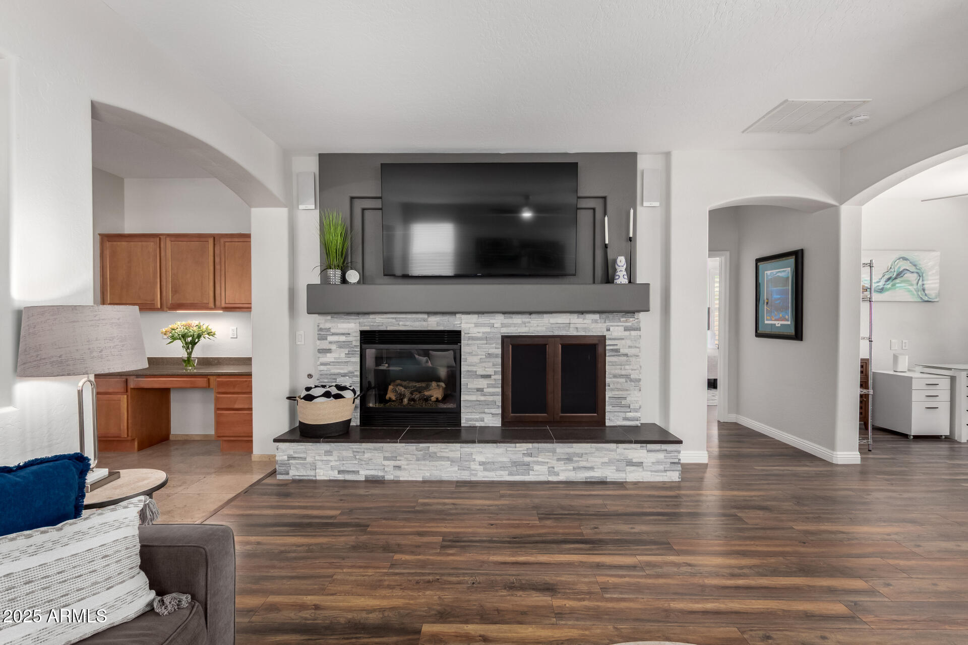 3628 E MEADOWVIEW Drive