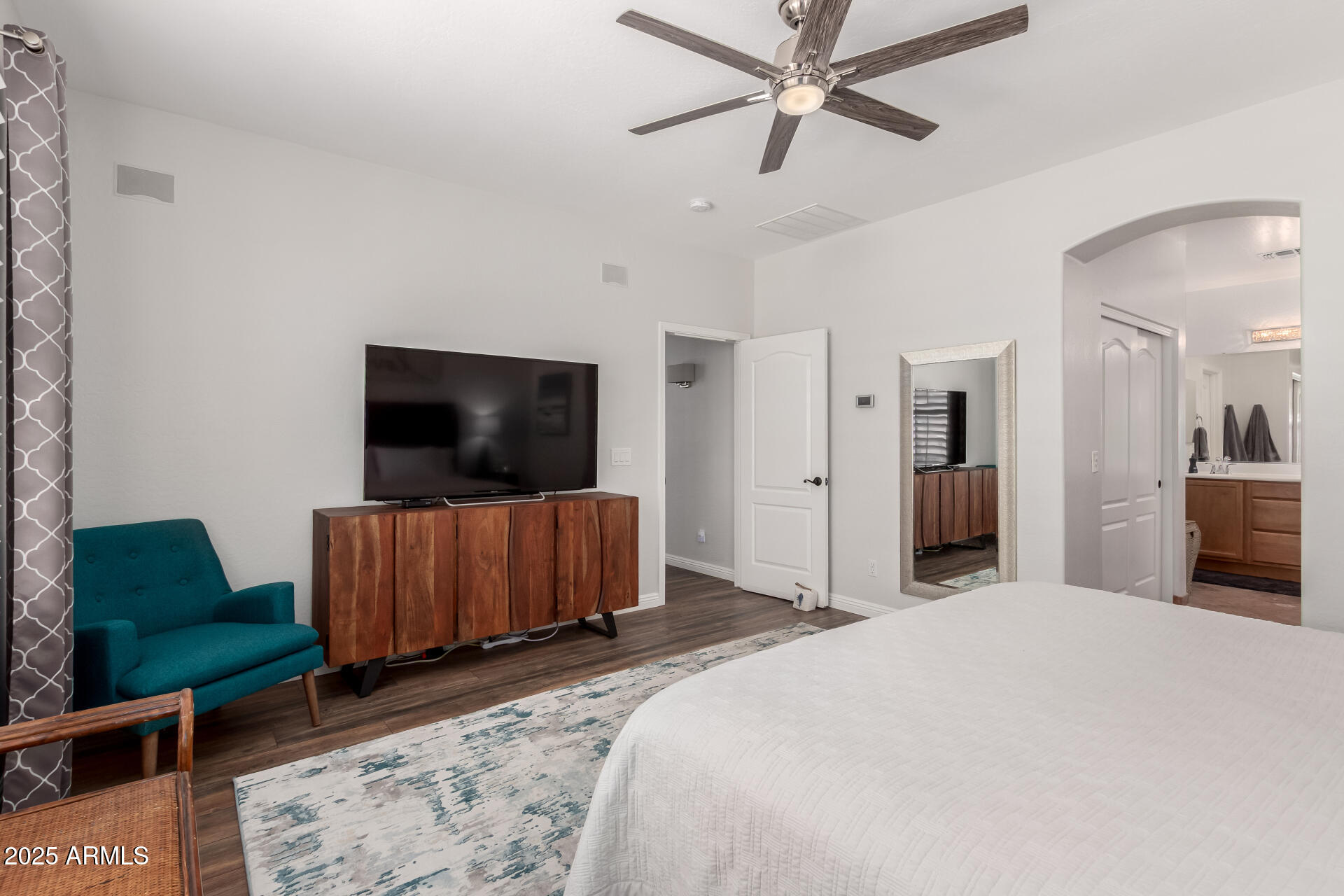 3628 E MEADOWVIEW Drive