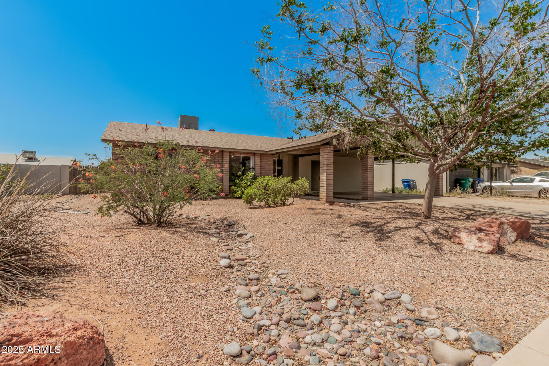 2447 E HOLMES Avenue