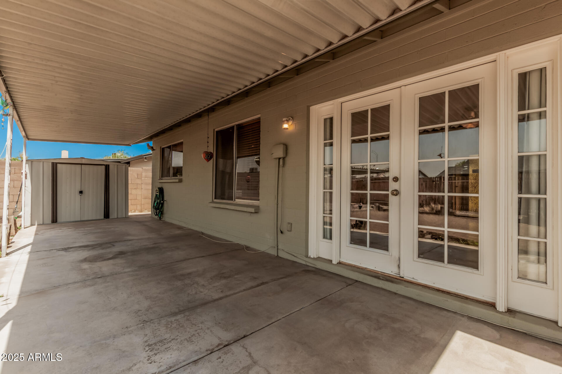 2447 E HOLMES Avenue