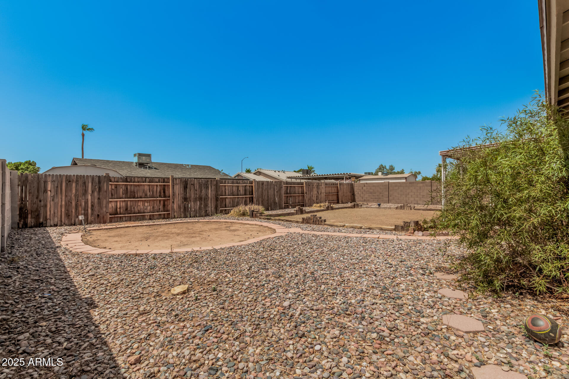 2447 E HOLMES Avenue