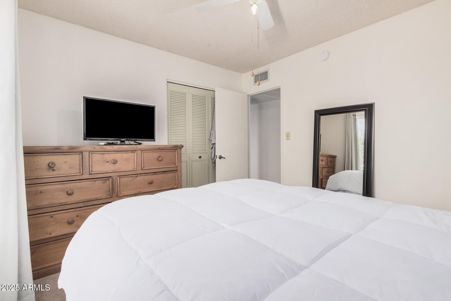 2447 E HOLMES Avenue