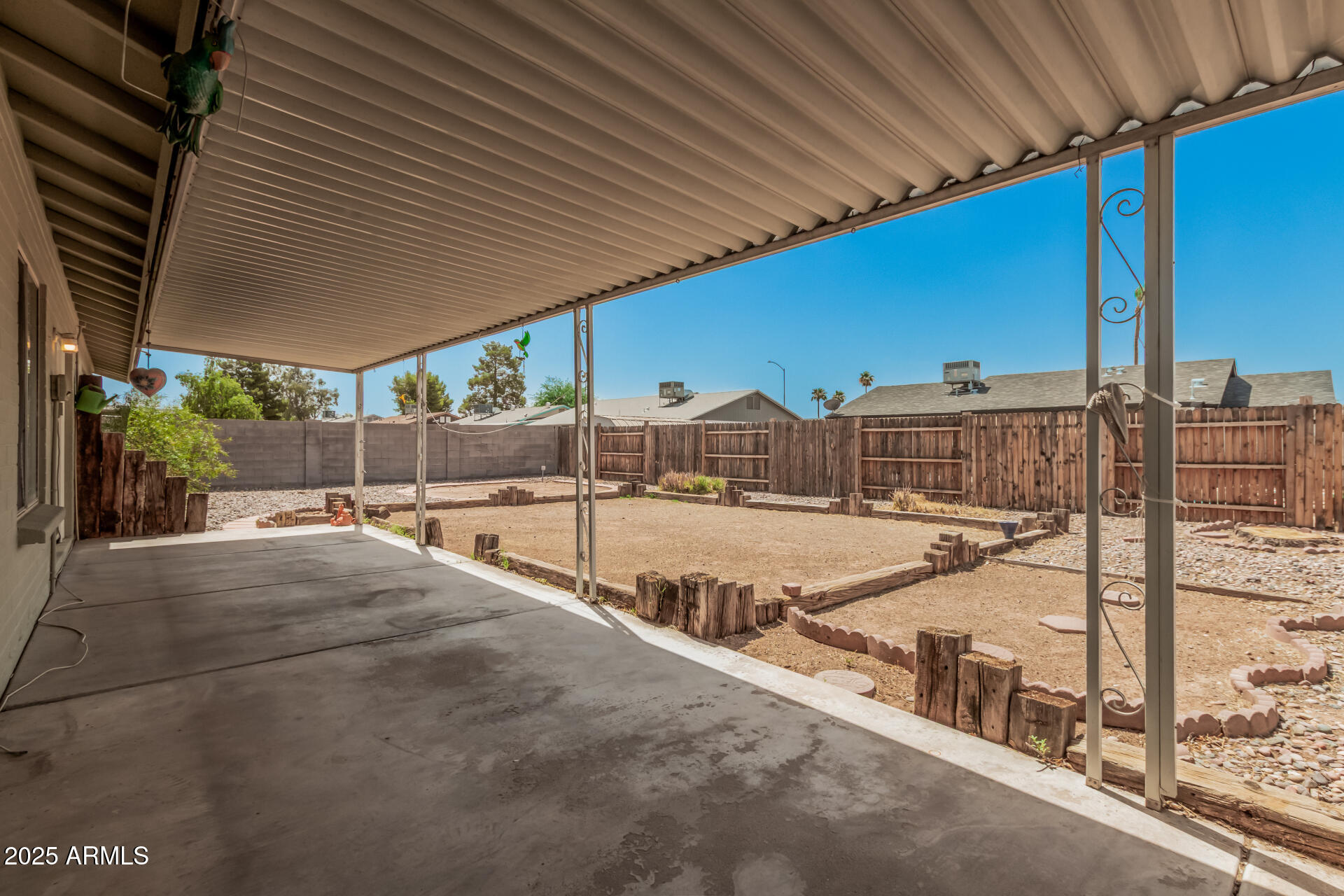 2447 E HOLMES Avenue