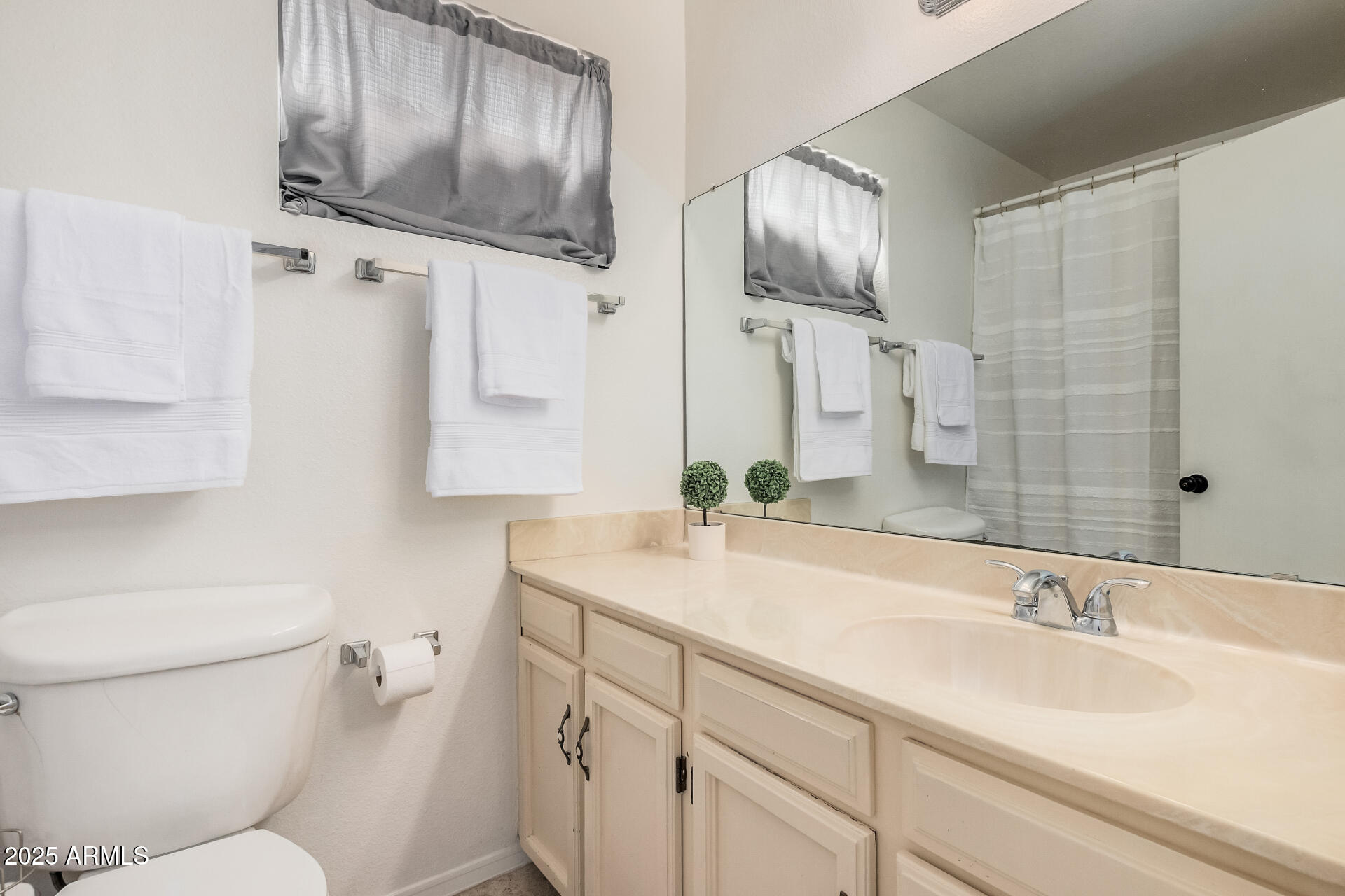 2447 E HOLMES Avenue