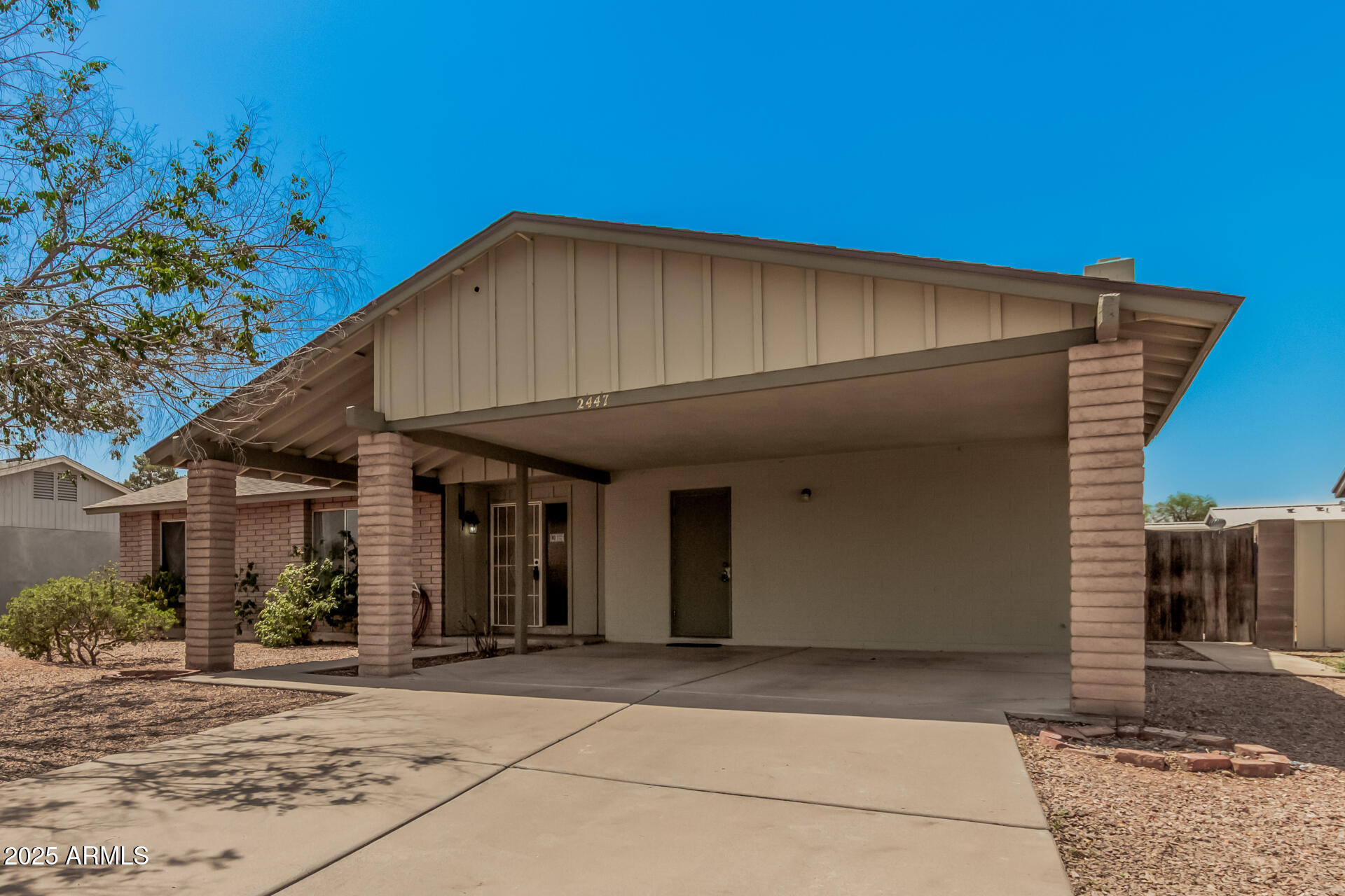 2447 E HOLMES Avenue