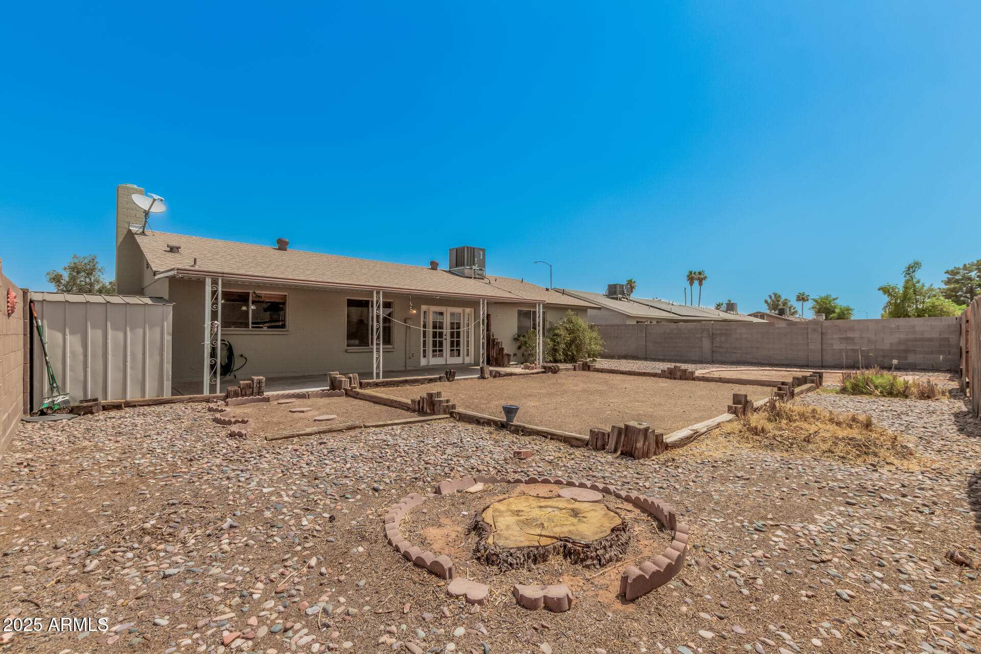 2447 E HOLMES Avenue