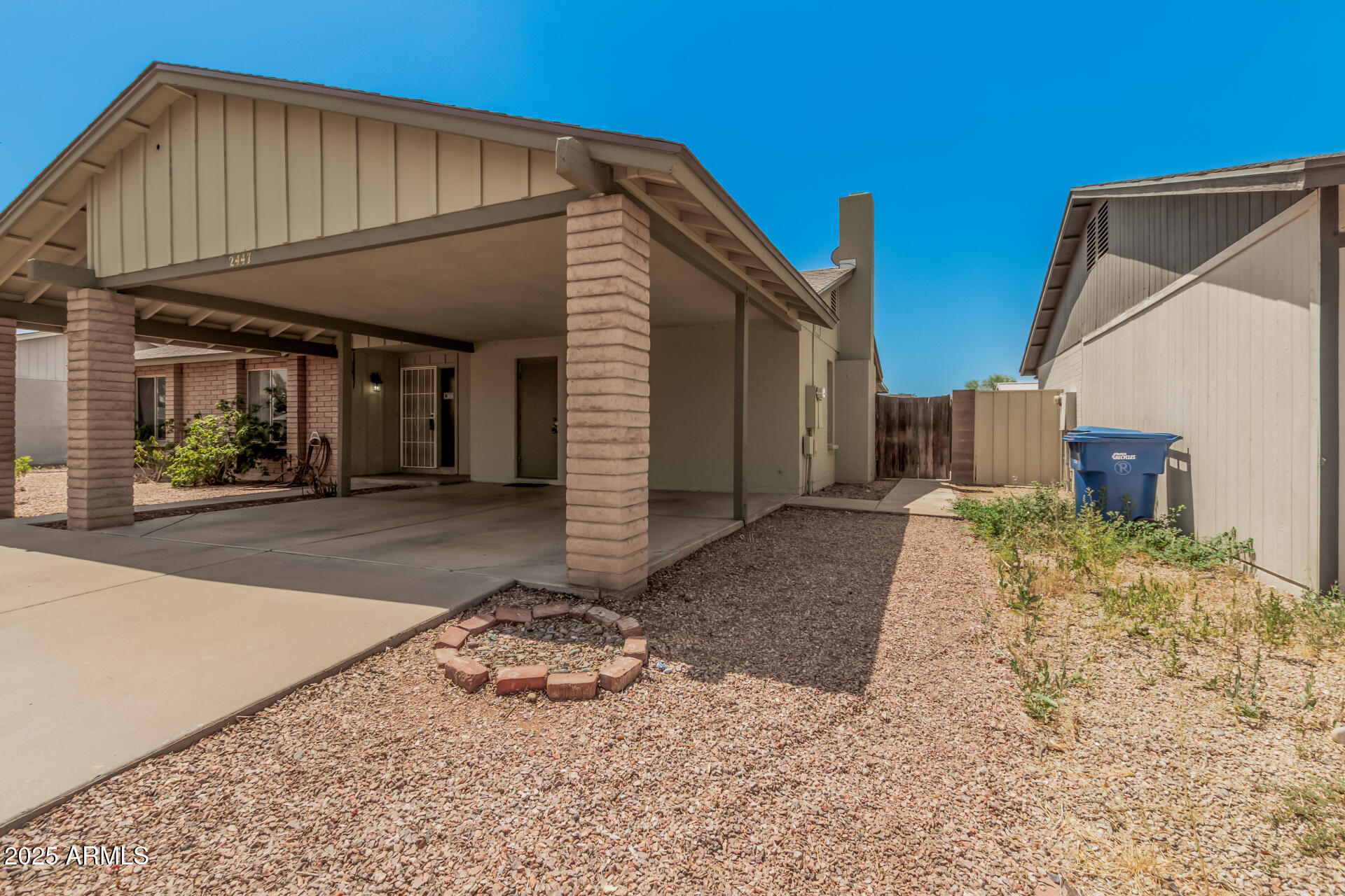 2447 E HOLMES Avenue