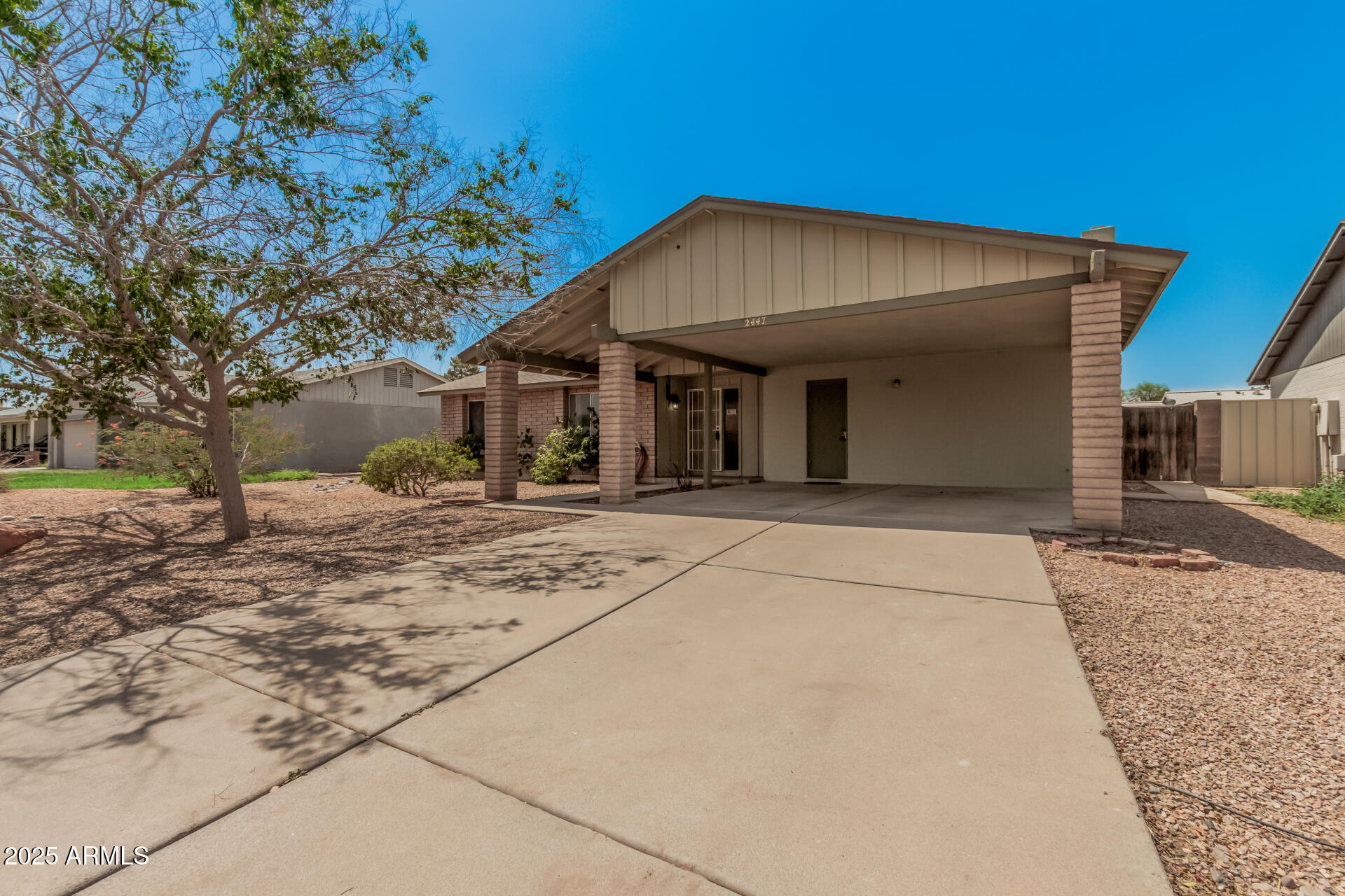 2447 E HOLMES Avenue