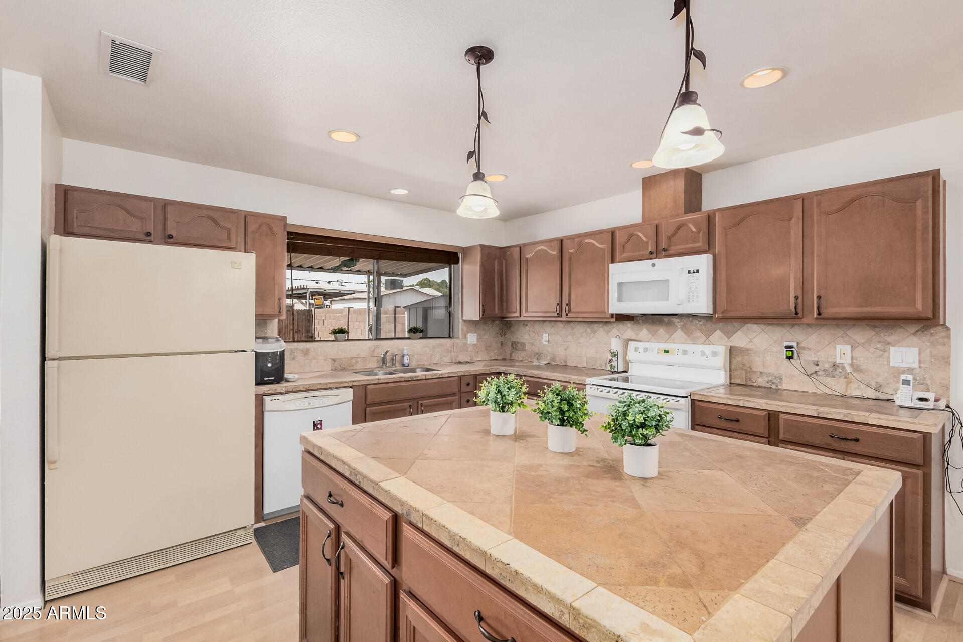 2447 E HOLMES Avenue