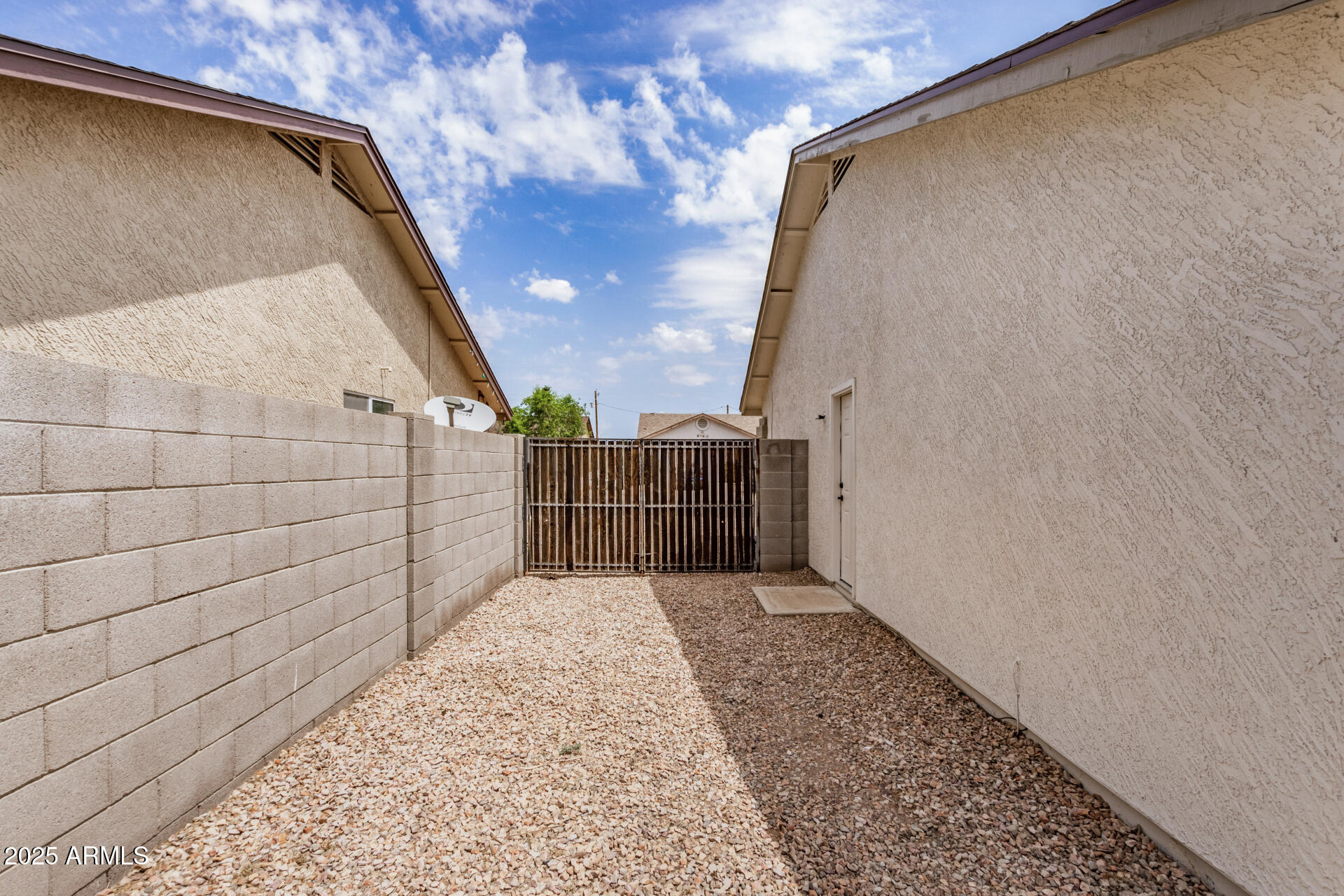 8103 E DARTMOUTH Street