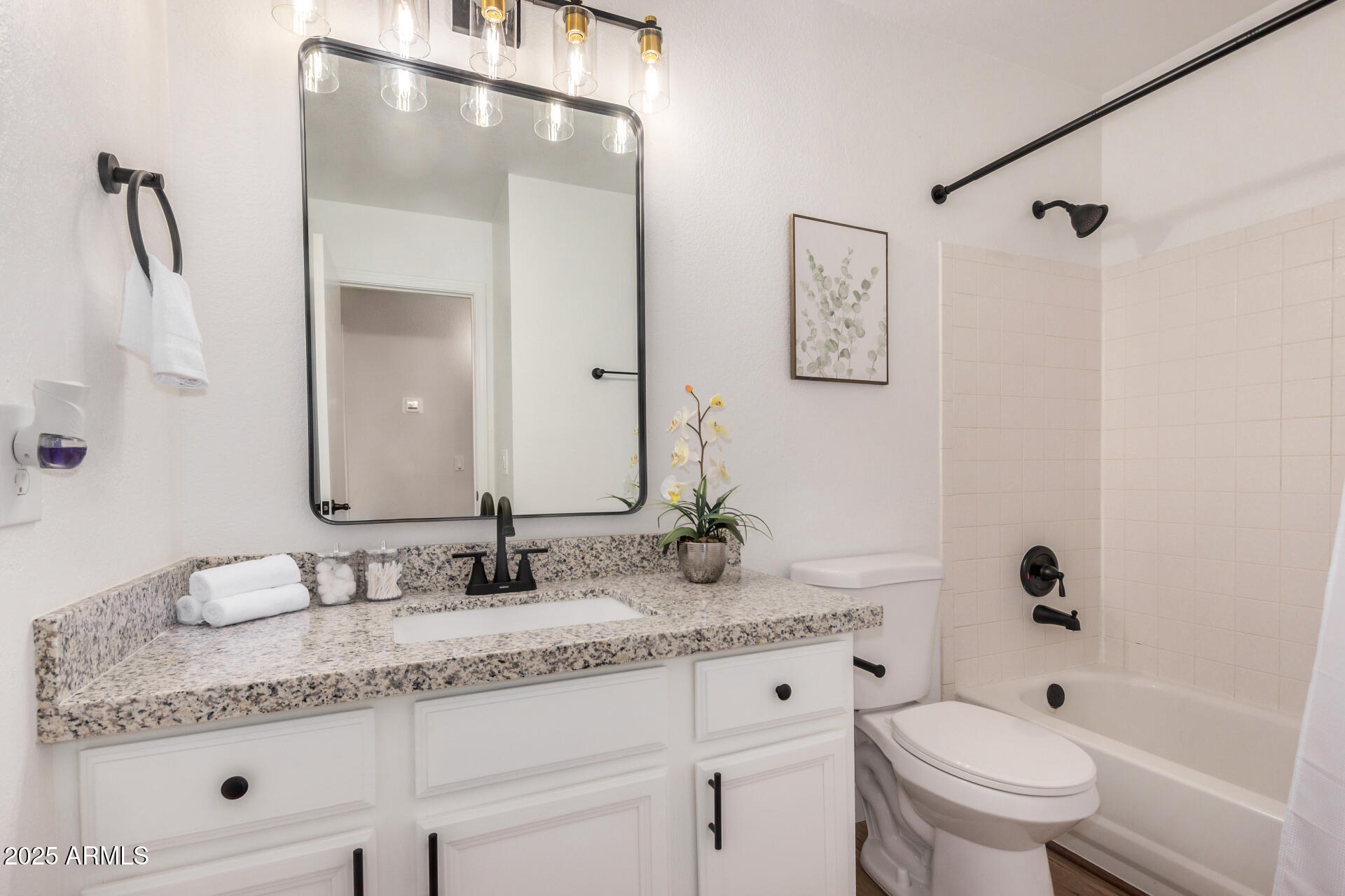 8103 E DARTMOUTH Street