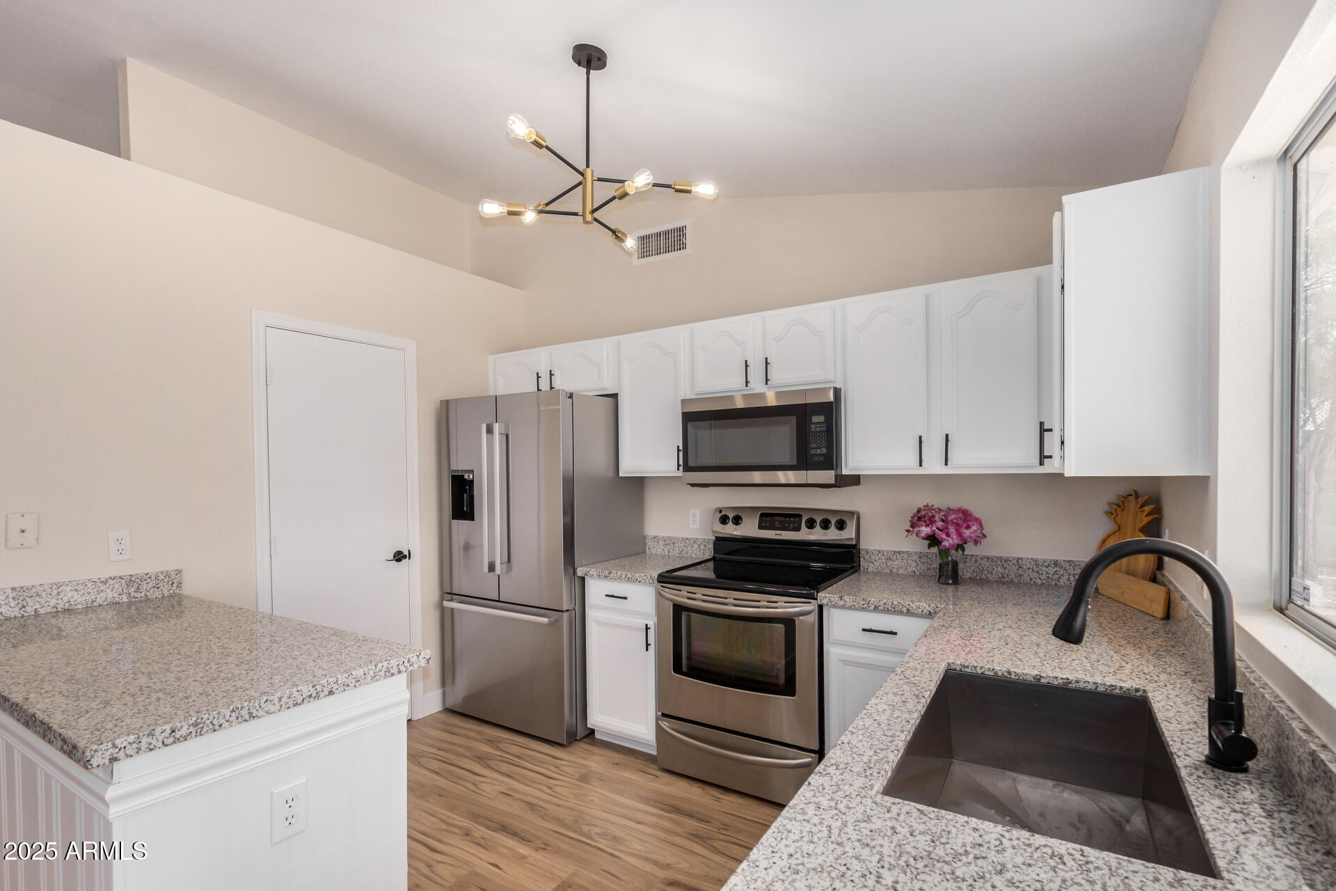 8103 E DARTMOUTH Street