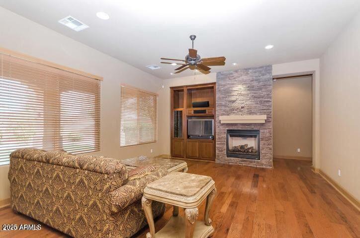 4842 E FIRESTONE Drive