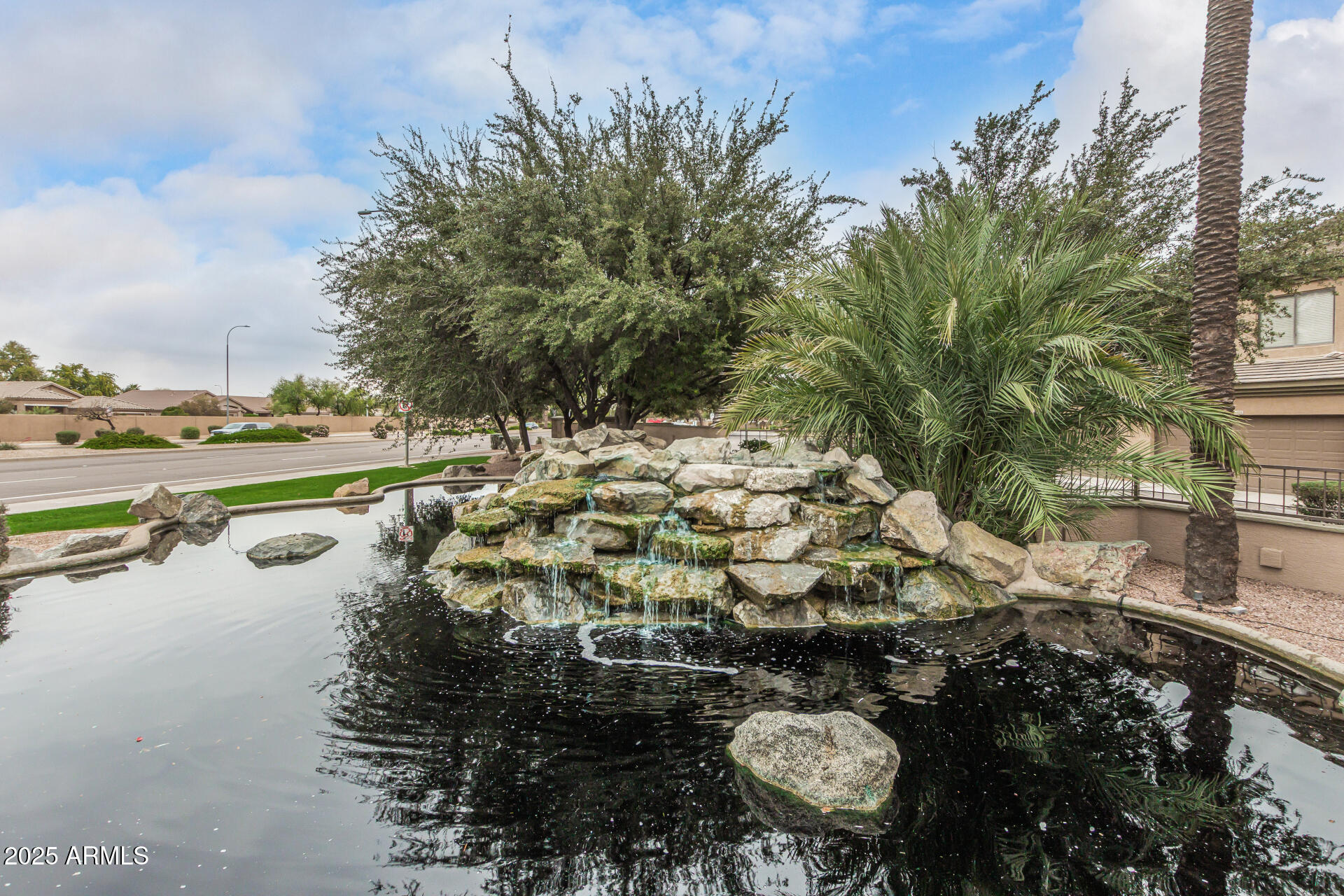 705 W QUEEN CREEK Road, 1201