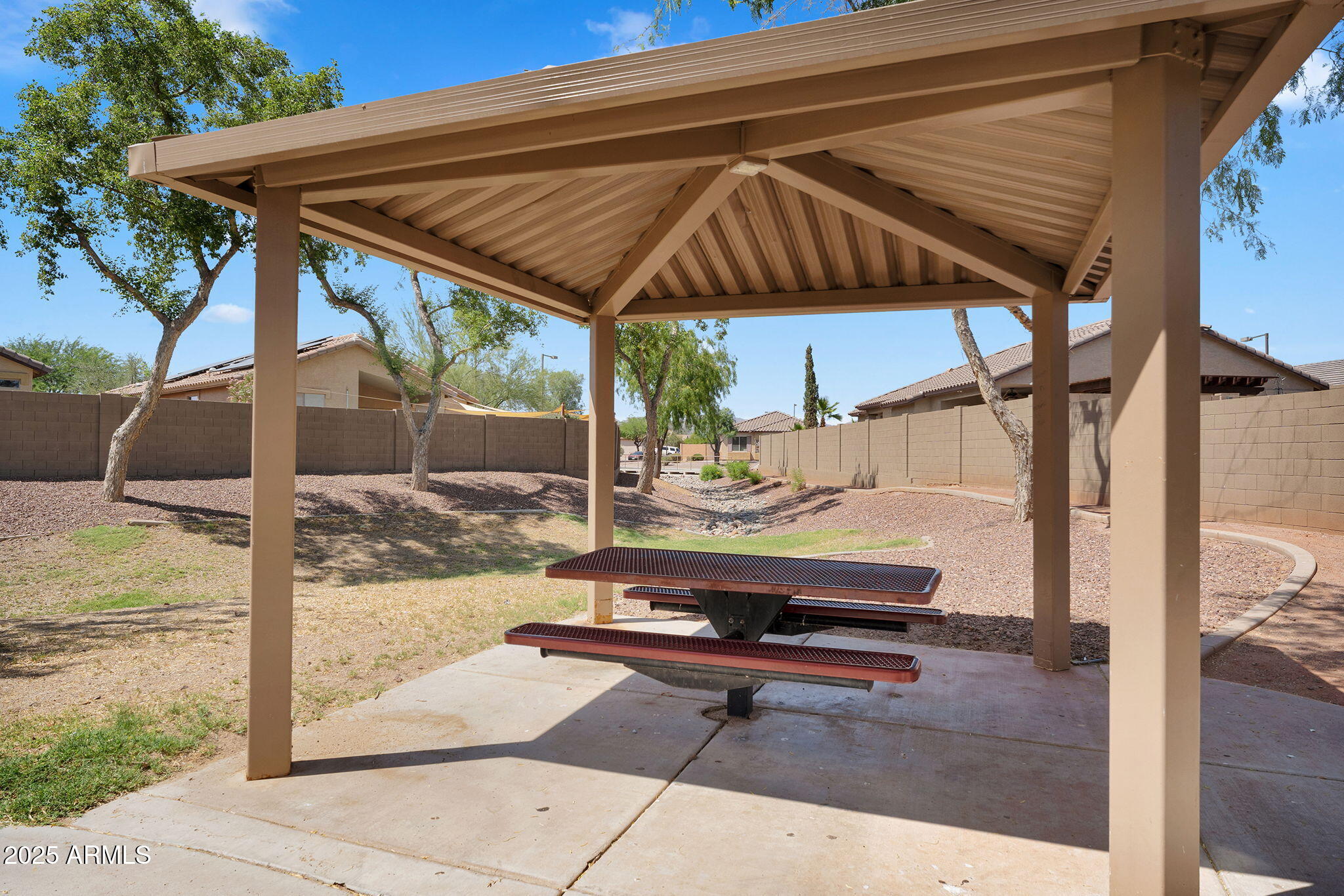 24886 W HUNTINGTON Drive