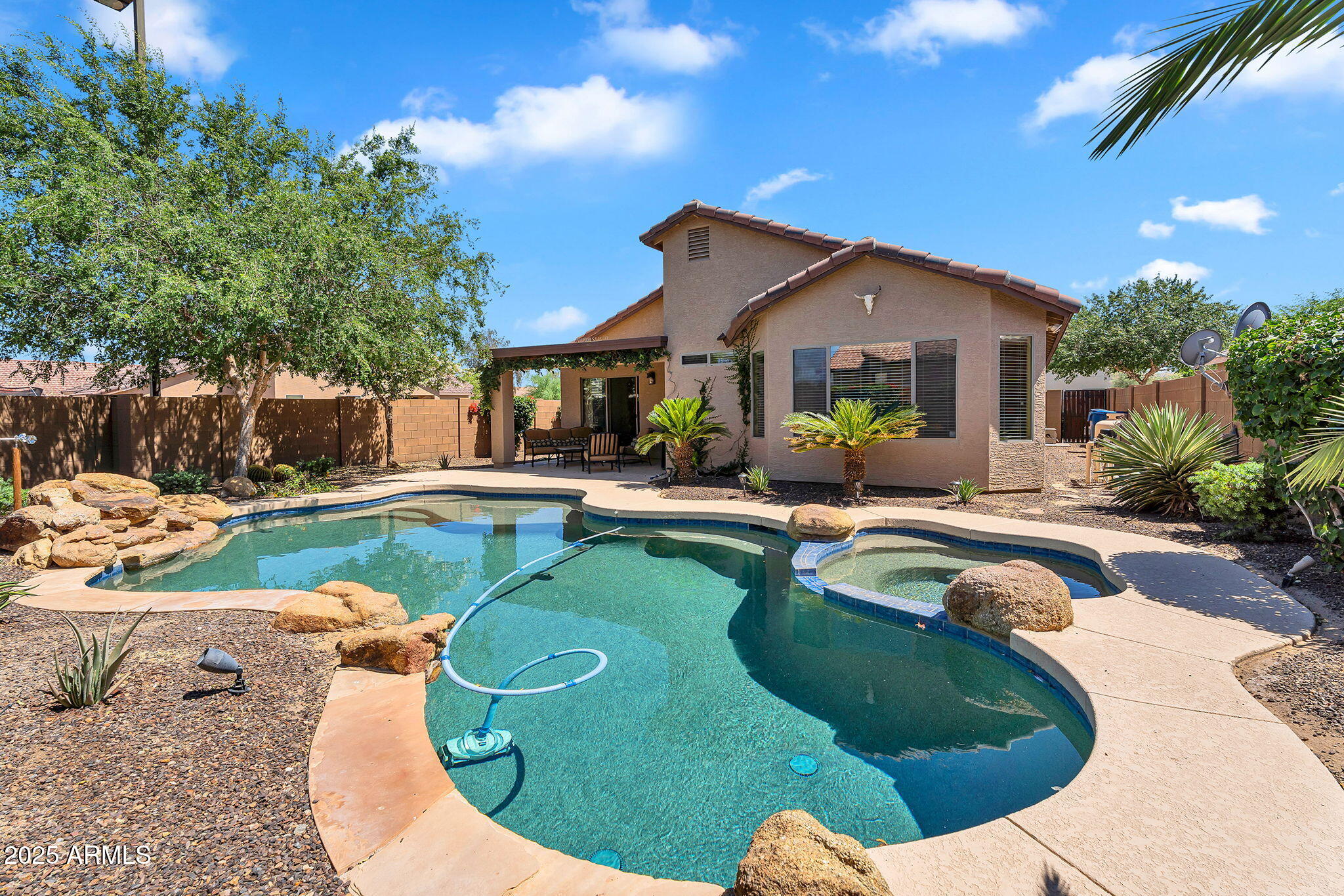 24886 W HUNTINGTON Drive