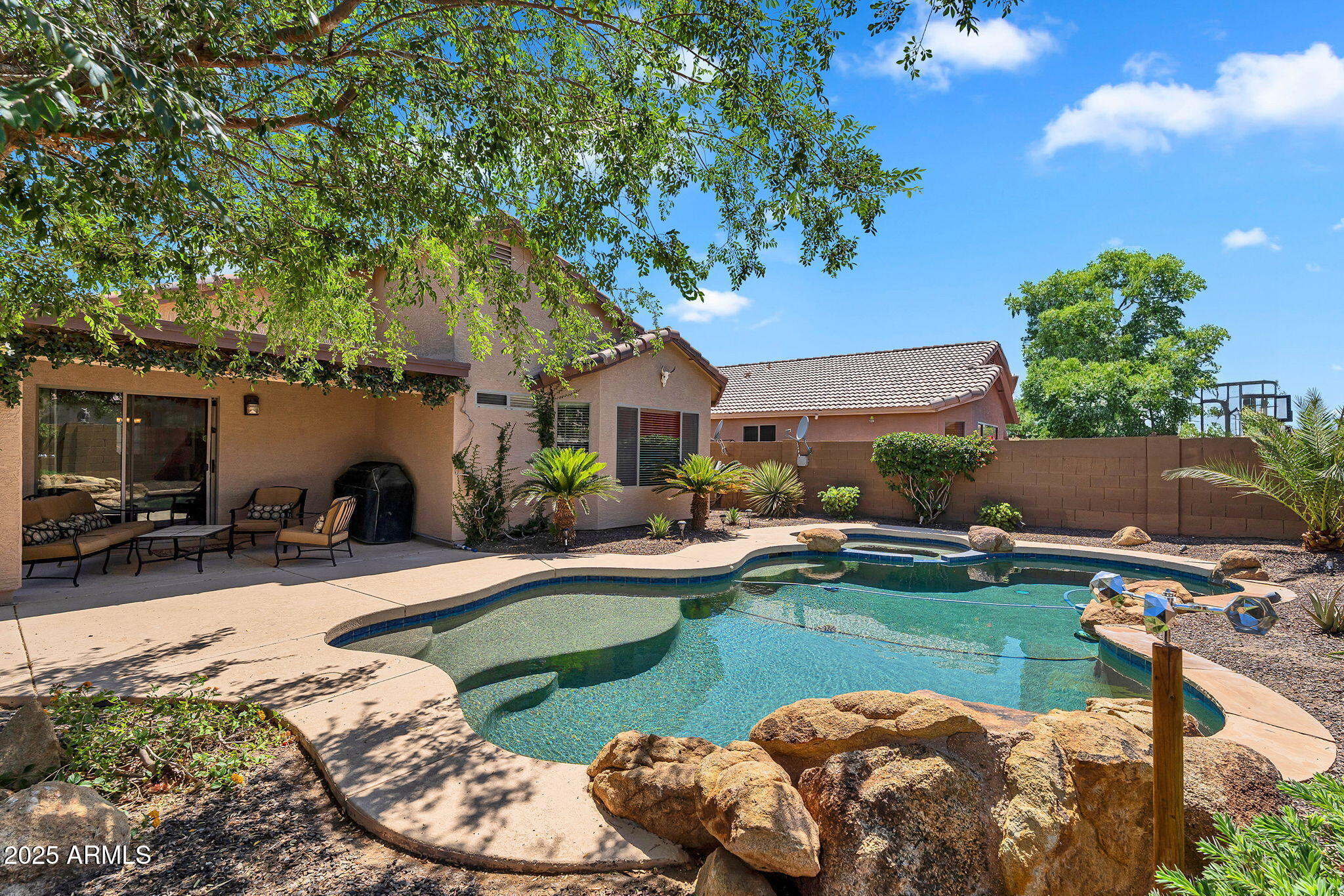 24886 W HUNTINGTON Drive