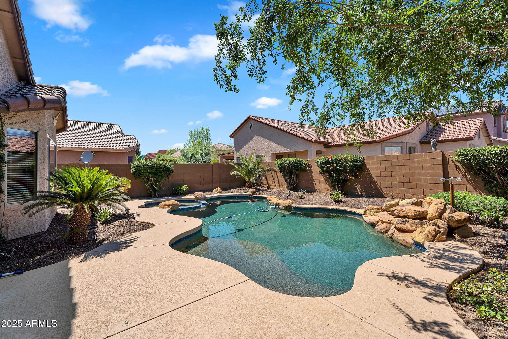 24886 W HUNTINGTON Drive