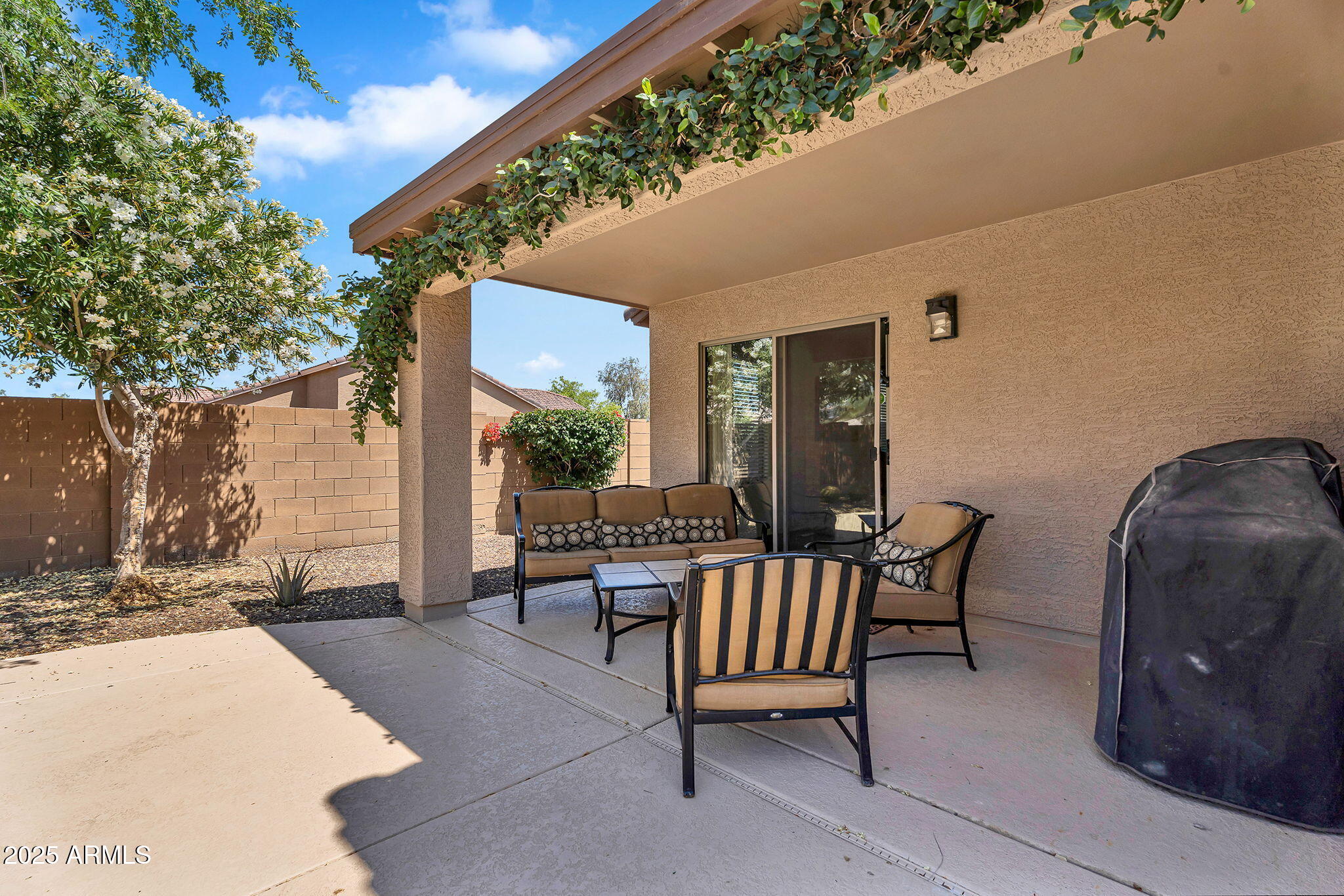 24886 W HUNTINGTON Drive