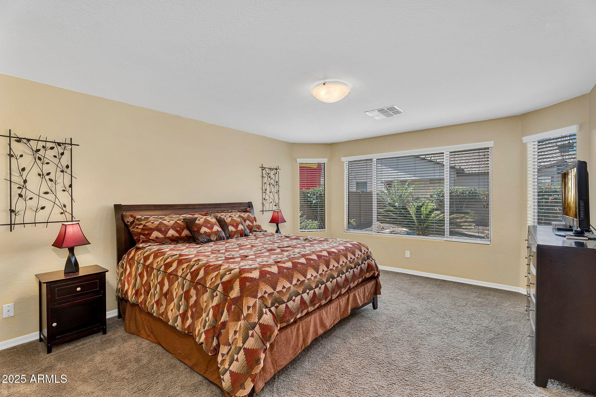 24886 W HUNTINGTON Drive