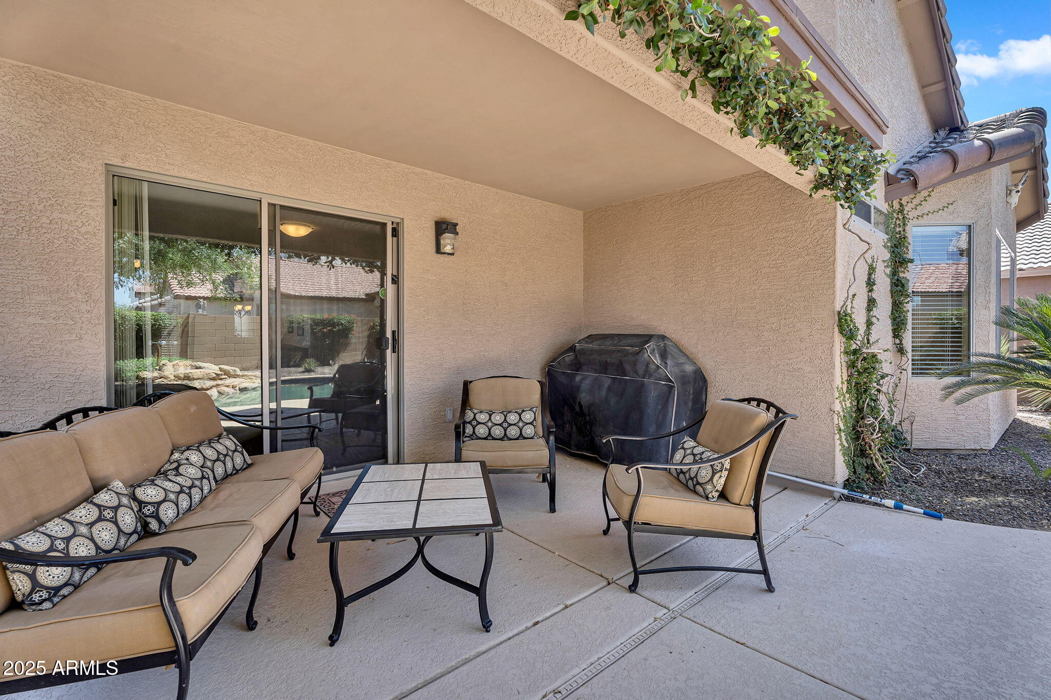 24886 W HUNTINGTON Drive