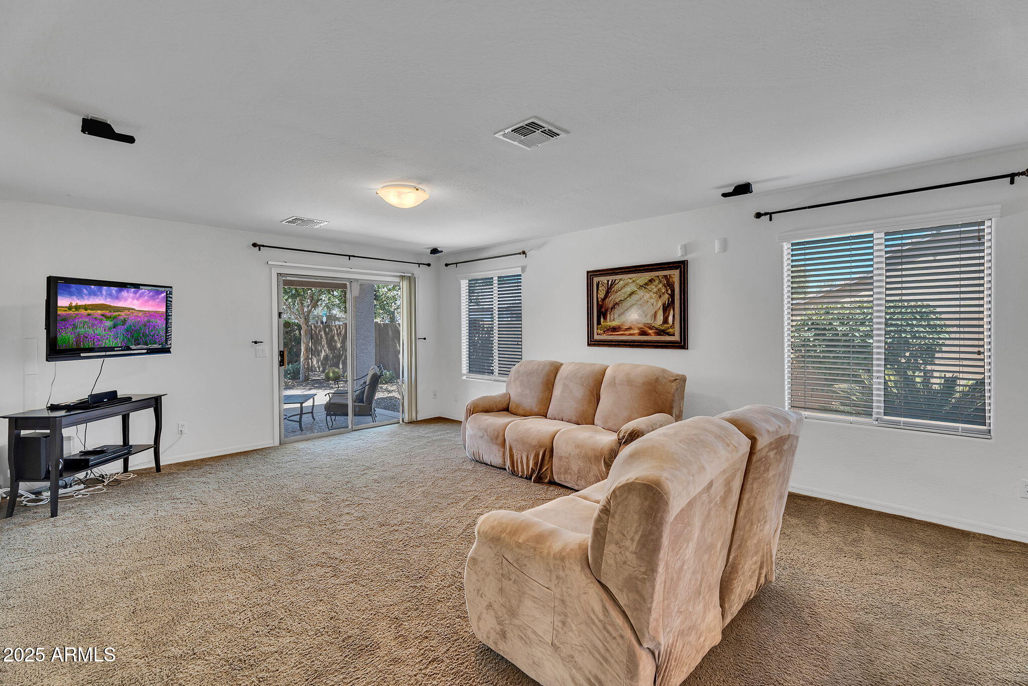 24886 W HUNTINGTON Drive