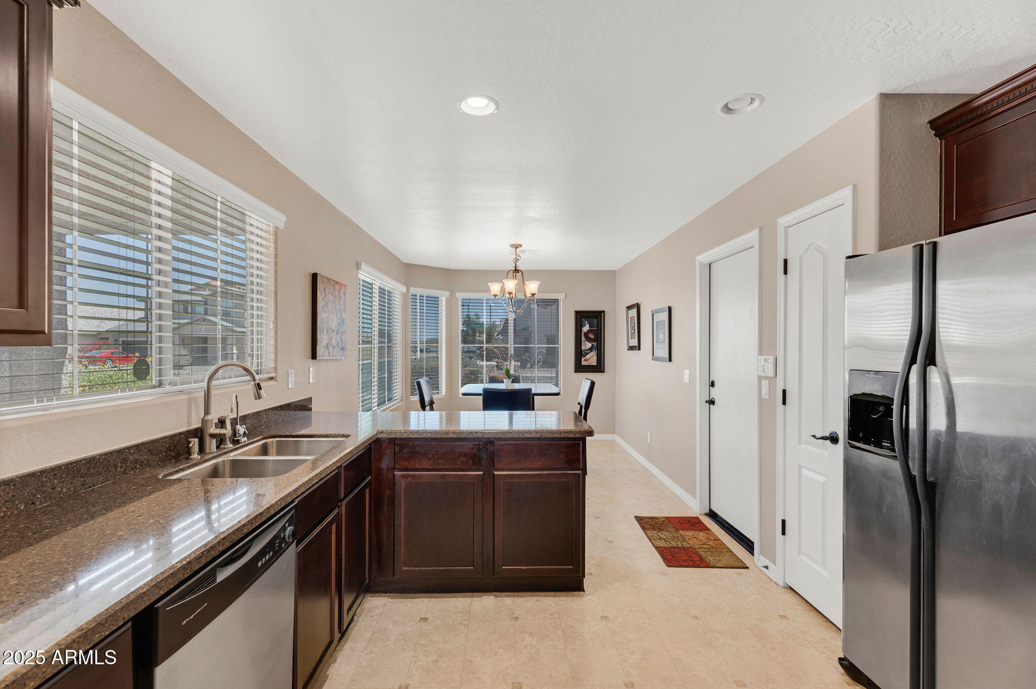 24886 W HUNTINGTON Drive