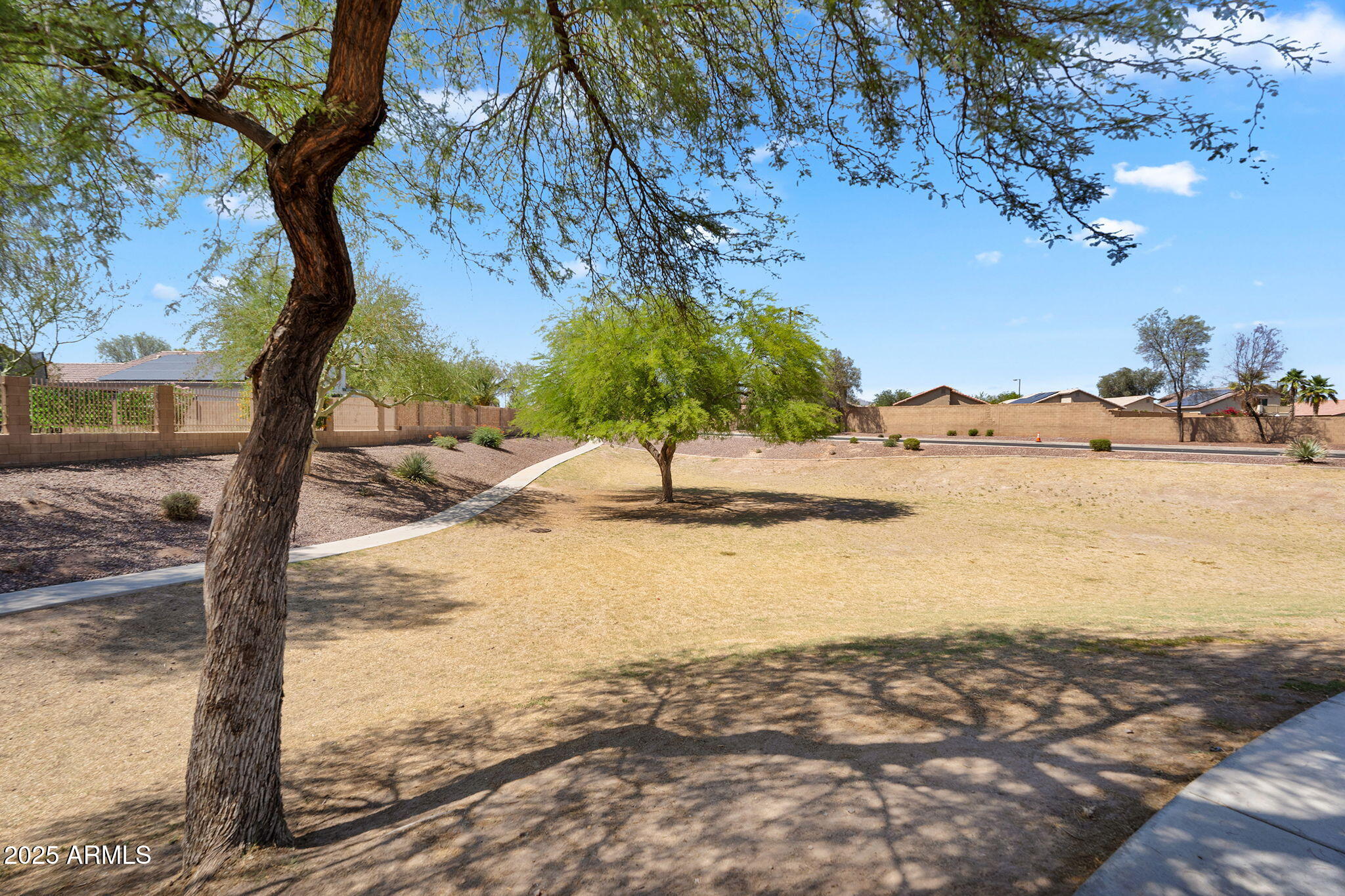 24886 W HUNTINGTON Drive