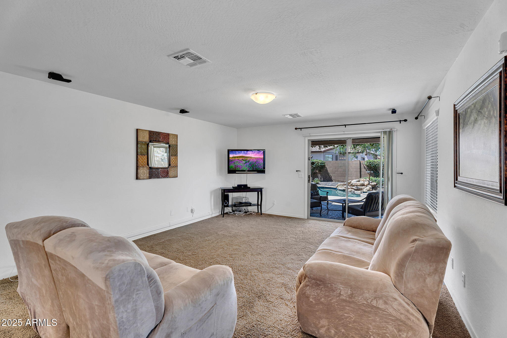 24886 W HUNTINGTON Drive