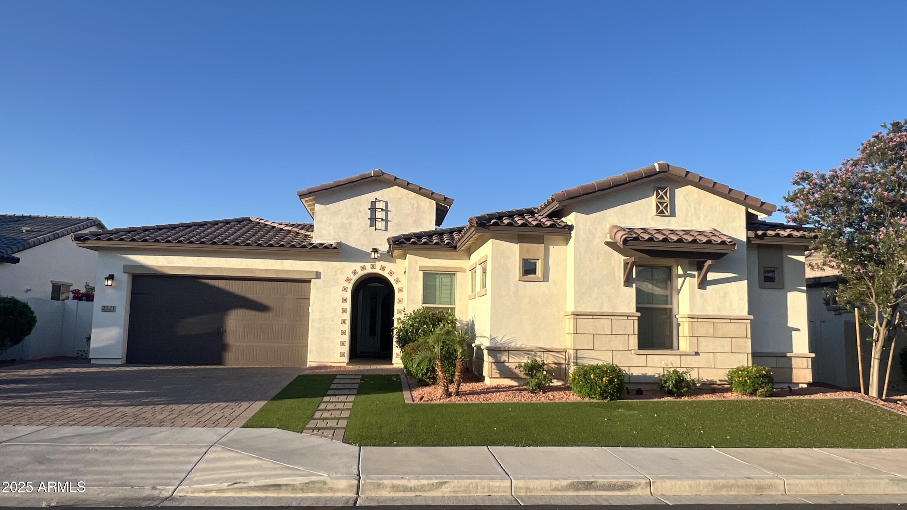 2121 E AQUARIUS Place