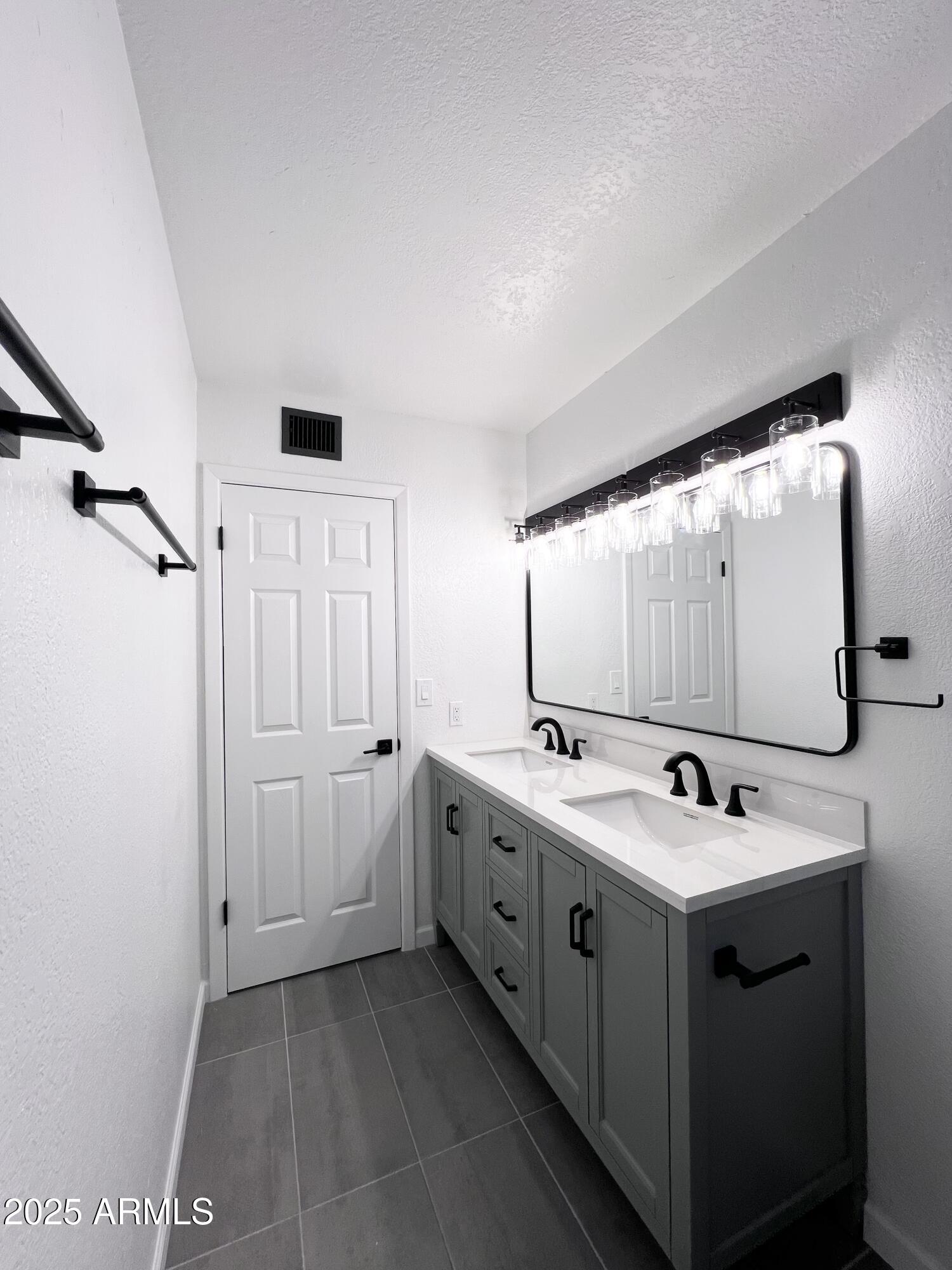 8133 W Mclellan Road