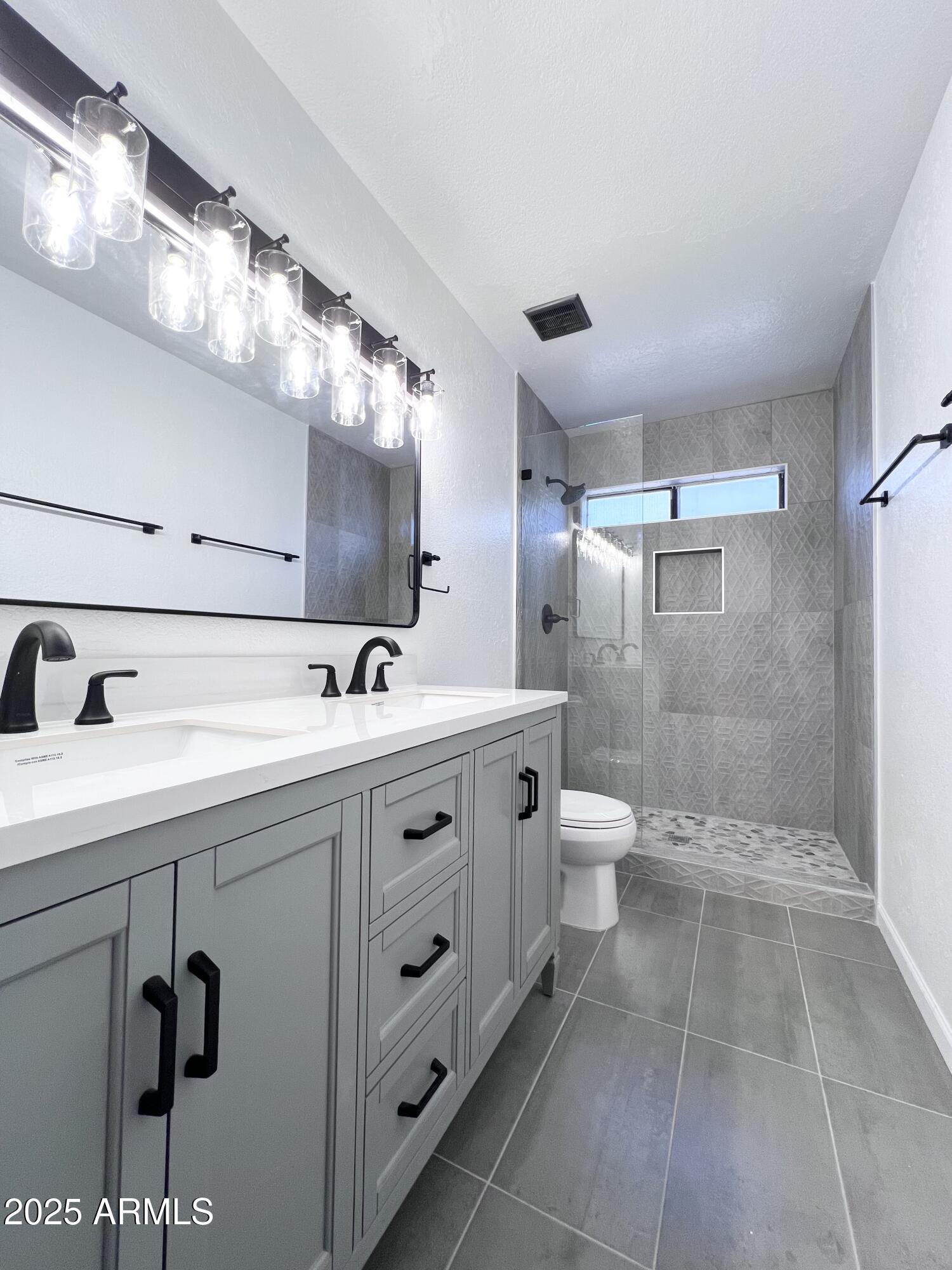 8133 W Mclellan Road